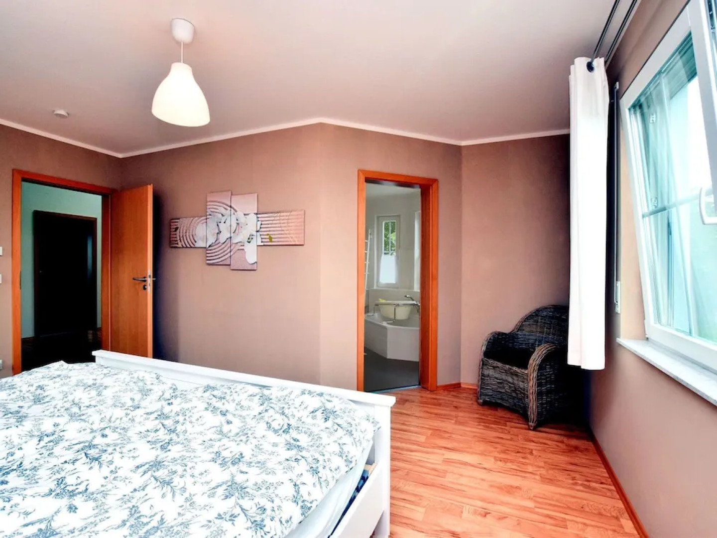 Beautiful House With Sauna, Modern Interior and Enormous, Park-like Garden