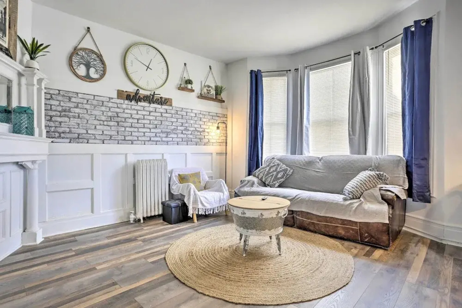 Chic Newark Escape w/ Balcony < 14 Mi to Nyc!