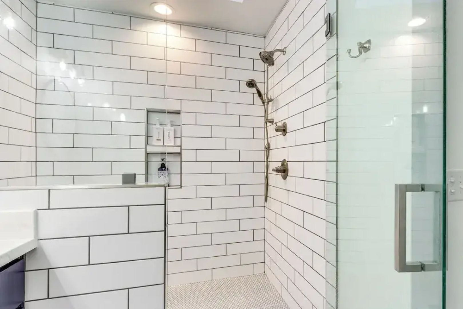 Swim & Boat Docks: Lakefront Gem in Bella Vista!