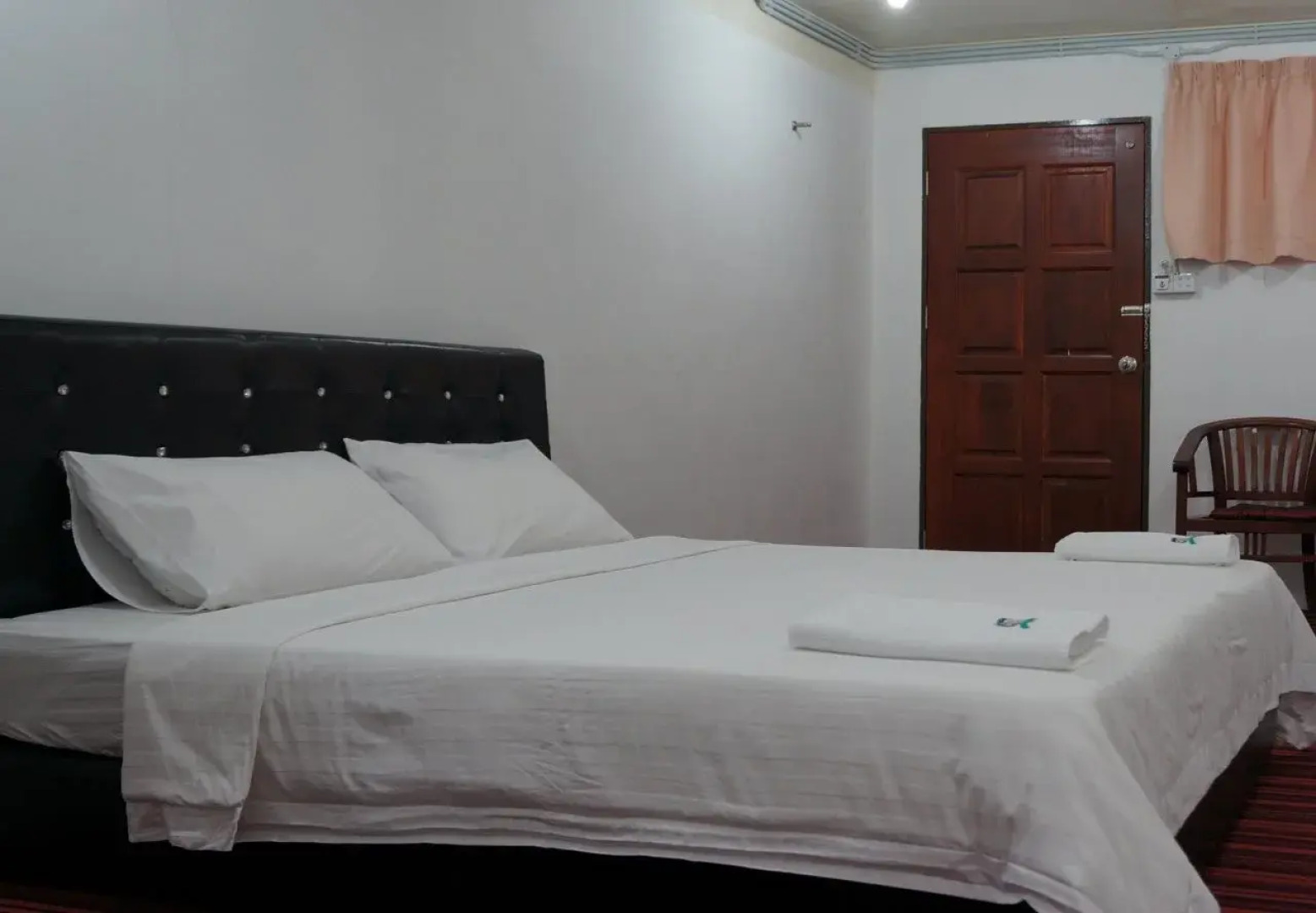 OYO 90037 The 7 Lodge Tambunan