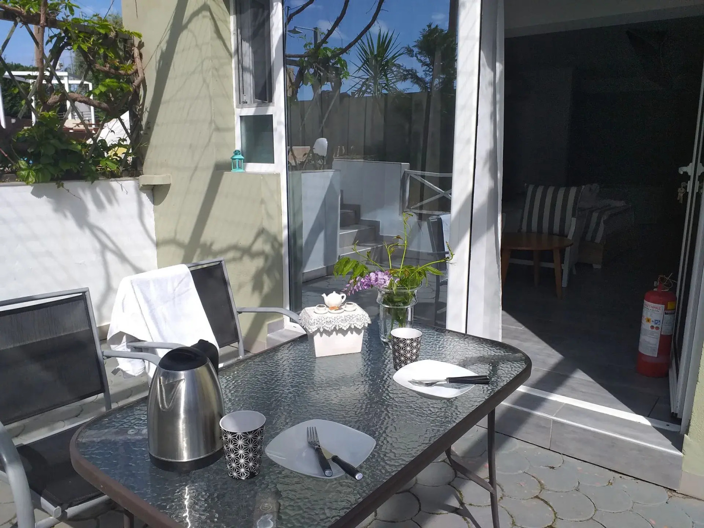 Kapahi Sea View Apartments & Suites