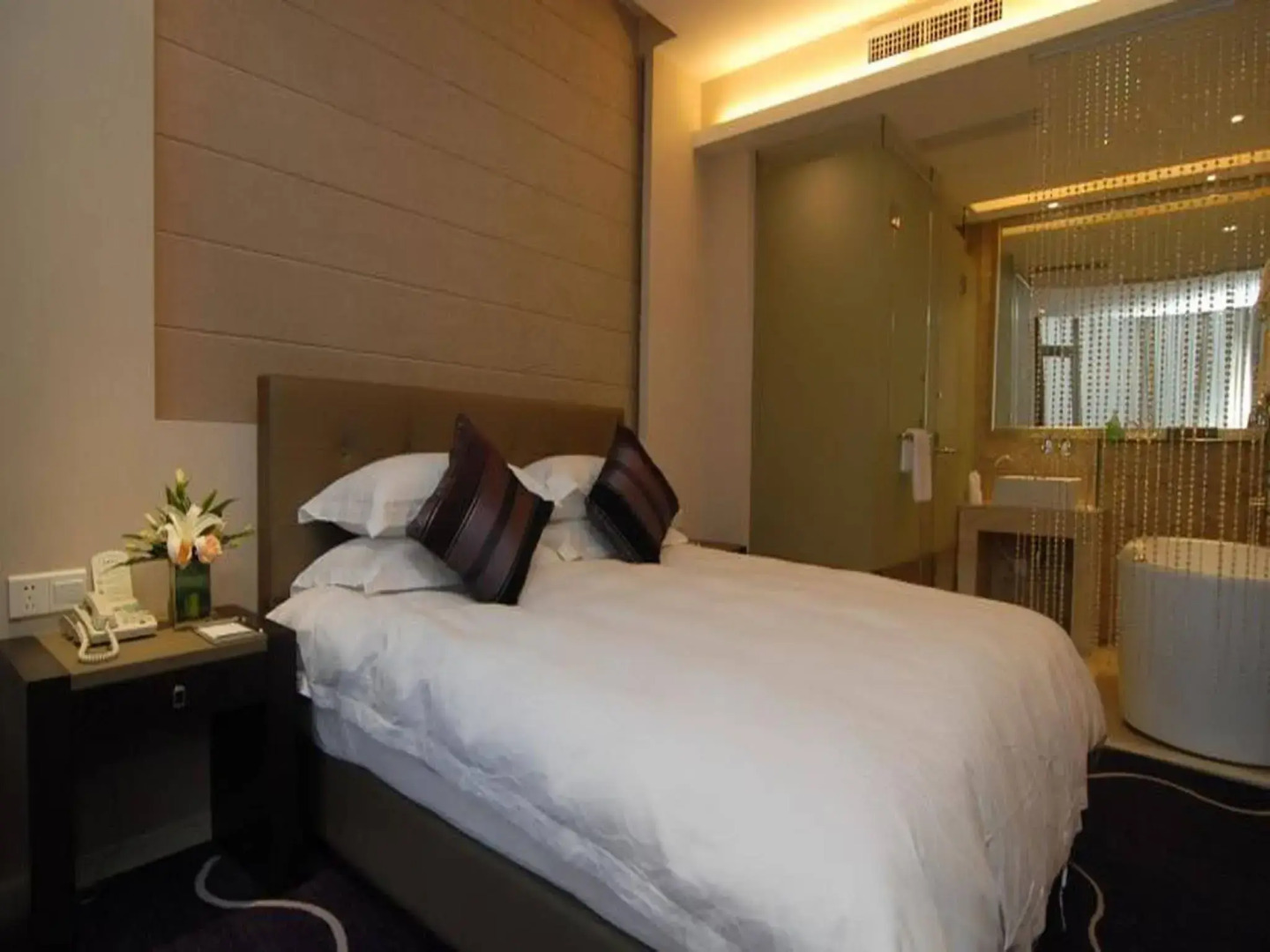 Budgetel Huadu Yiwu Hotel