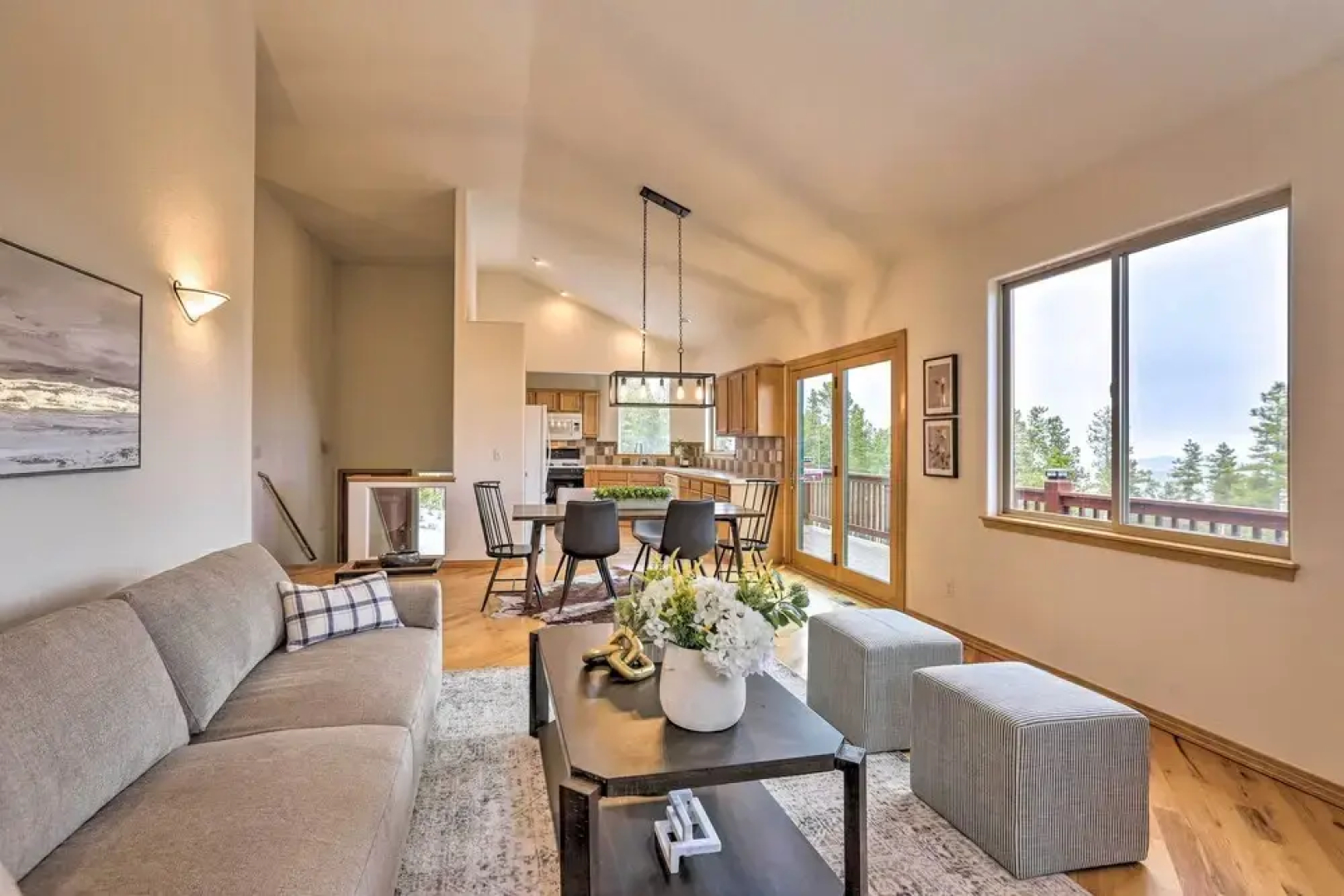Secluded Retreat w/ Mountain Views in Evergreen