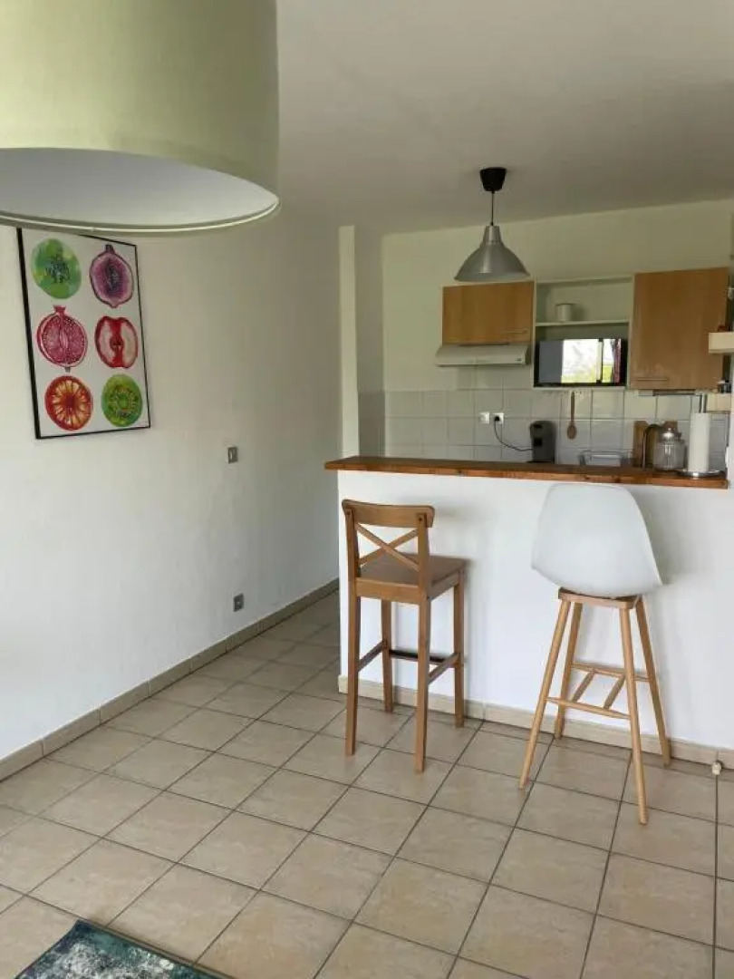 Appartement T2 avec balcon, lumineux, au calme.