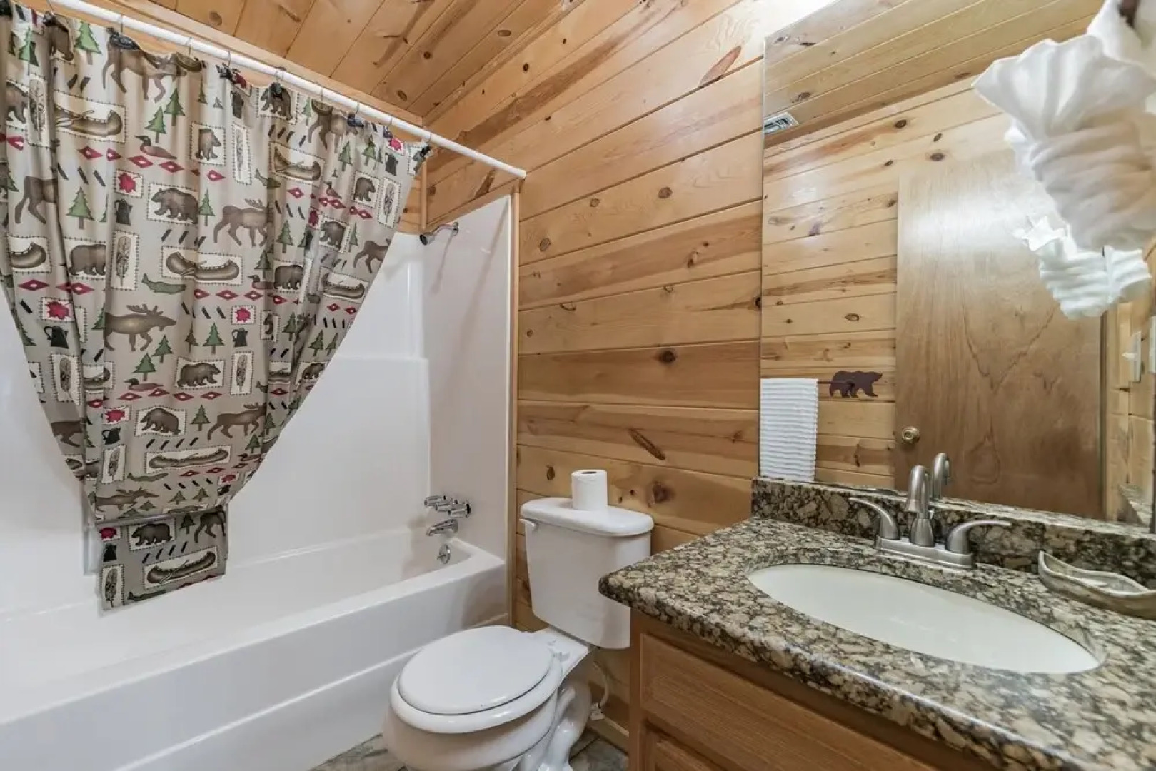 Bear Trail 2 Bedroom Cabin by Redawning