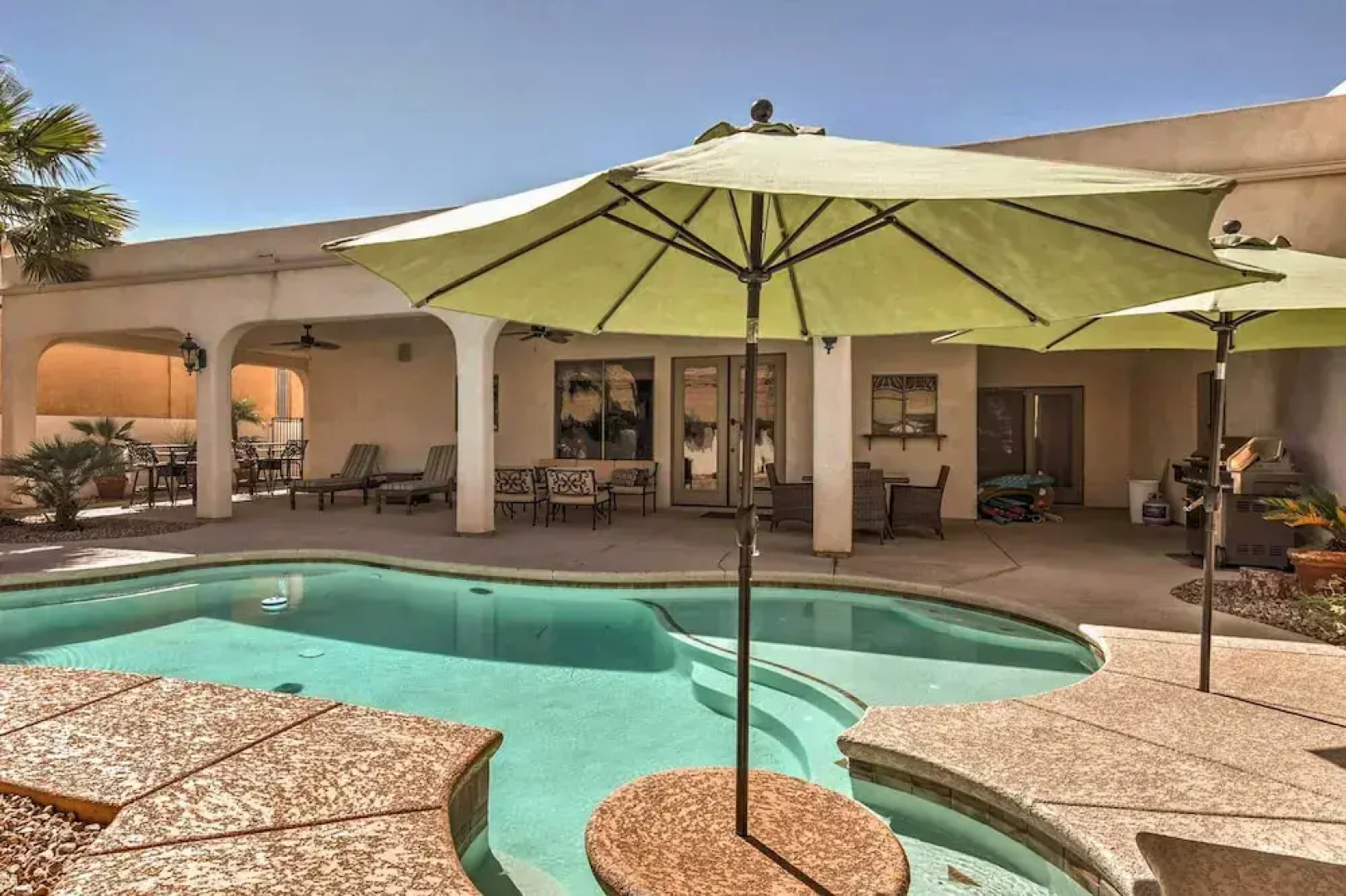 < 2 Mi to Lake Havasu: Spacious Home w/ Patio!