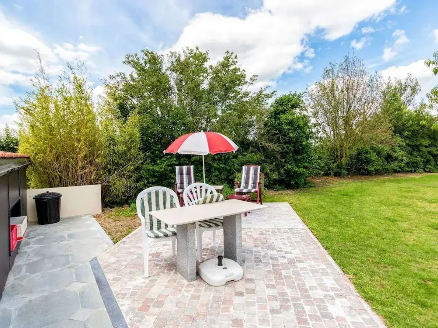 Inviting Chalet in Westouter With Garden