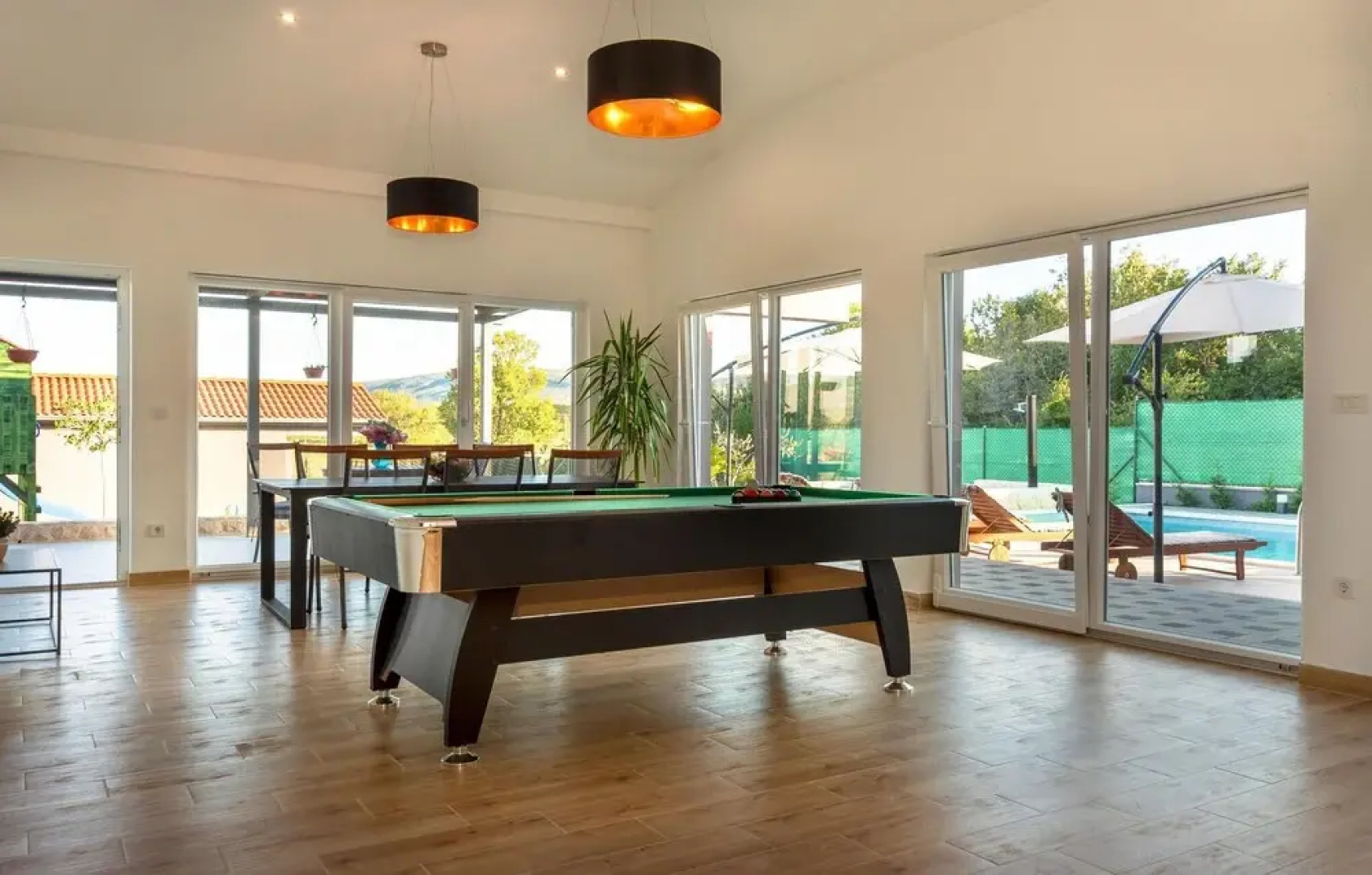 Amazing Home in Siveric with Hot Tub, Sauna & WiFi