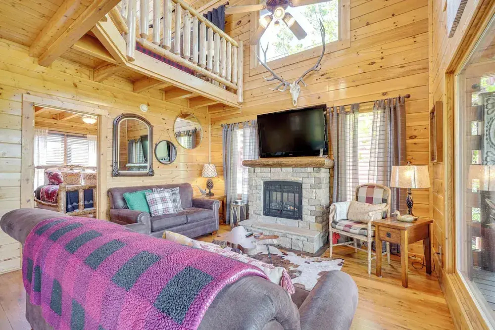 'mountain Dreams' Cabin: Hot Tub, Sauna & Views!