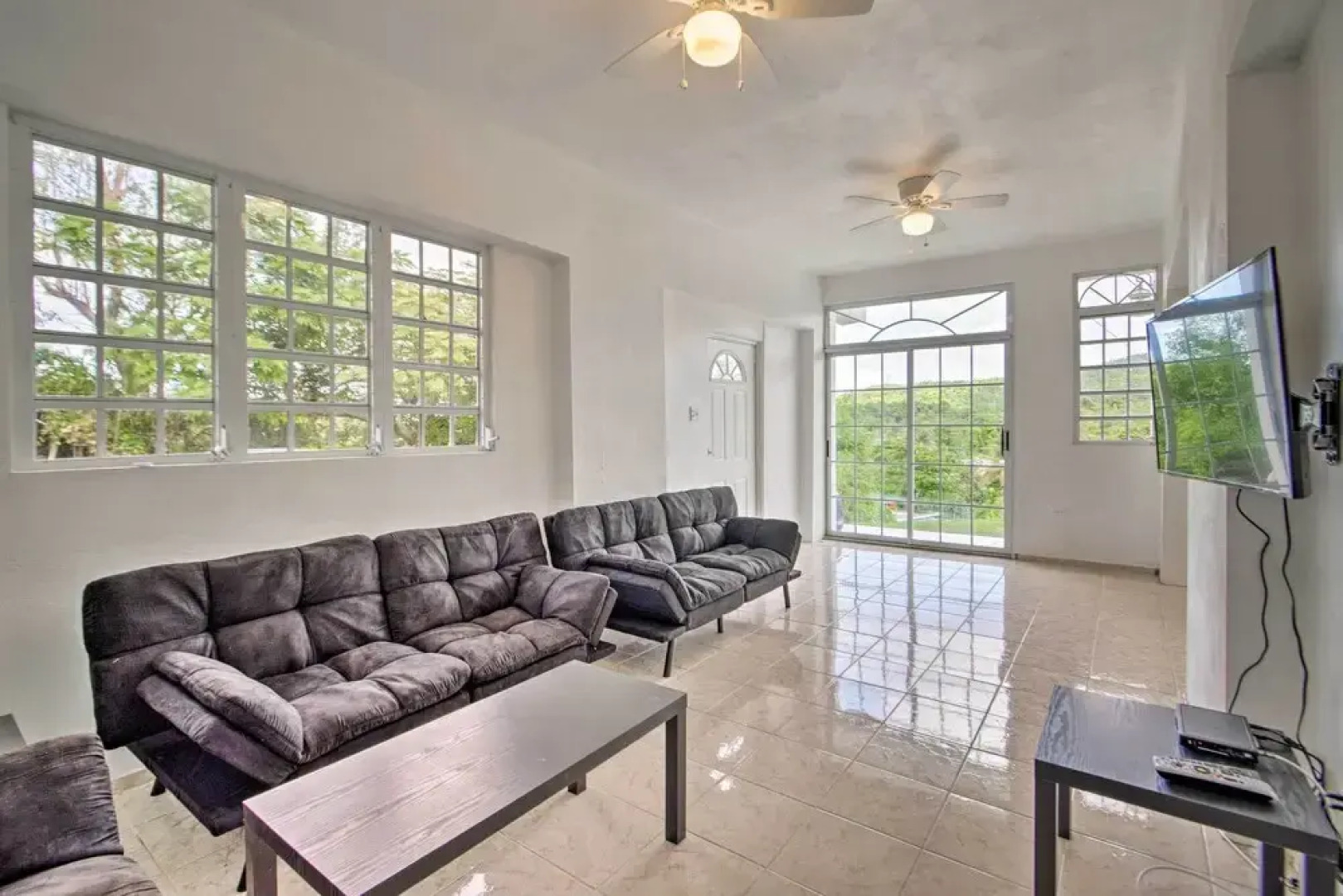 Hilltop Luquillo Home - 5 Mi to El Yunque Frst