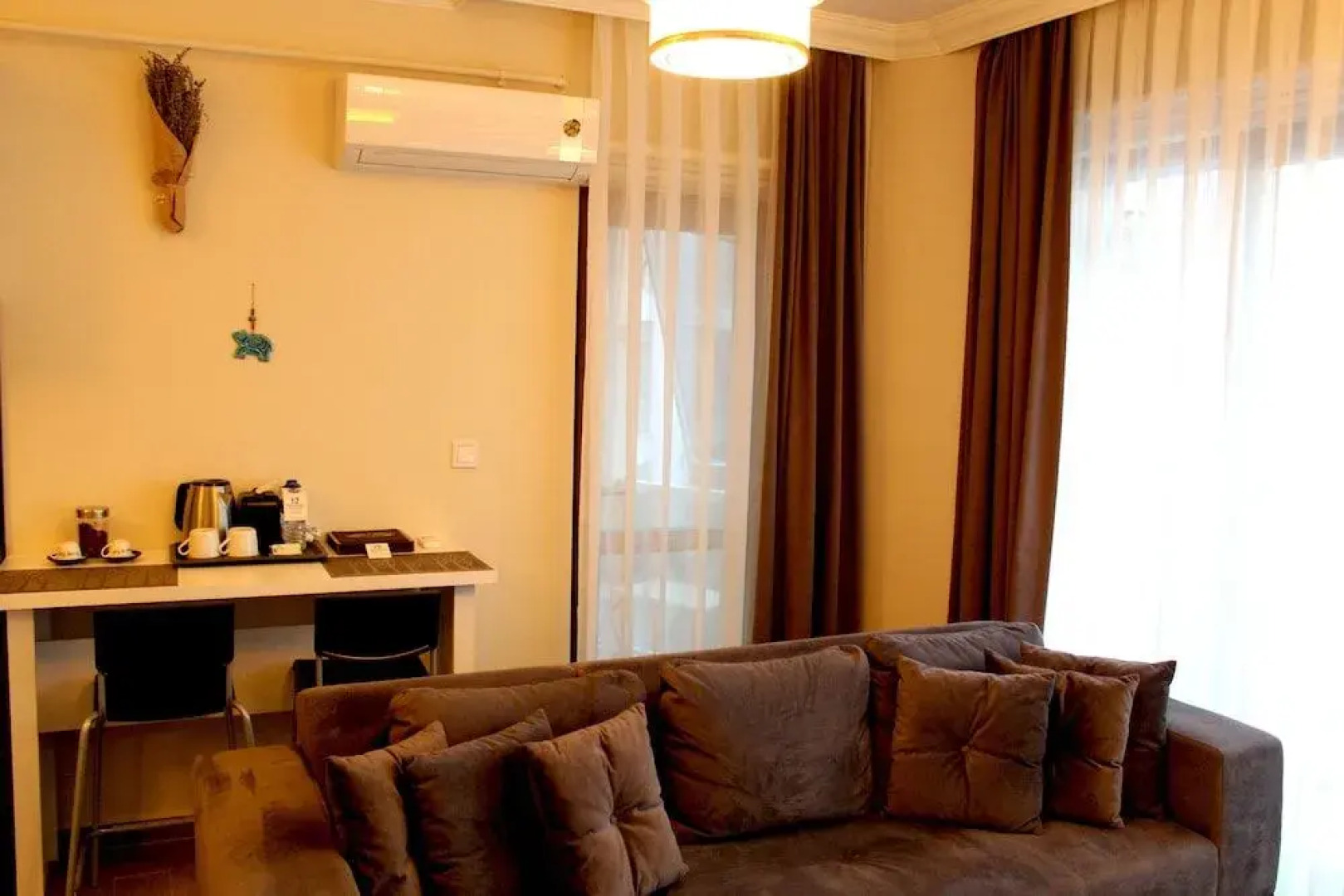 12 Rooms Boutique Hotel