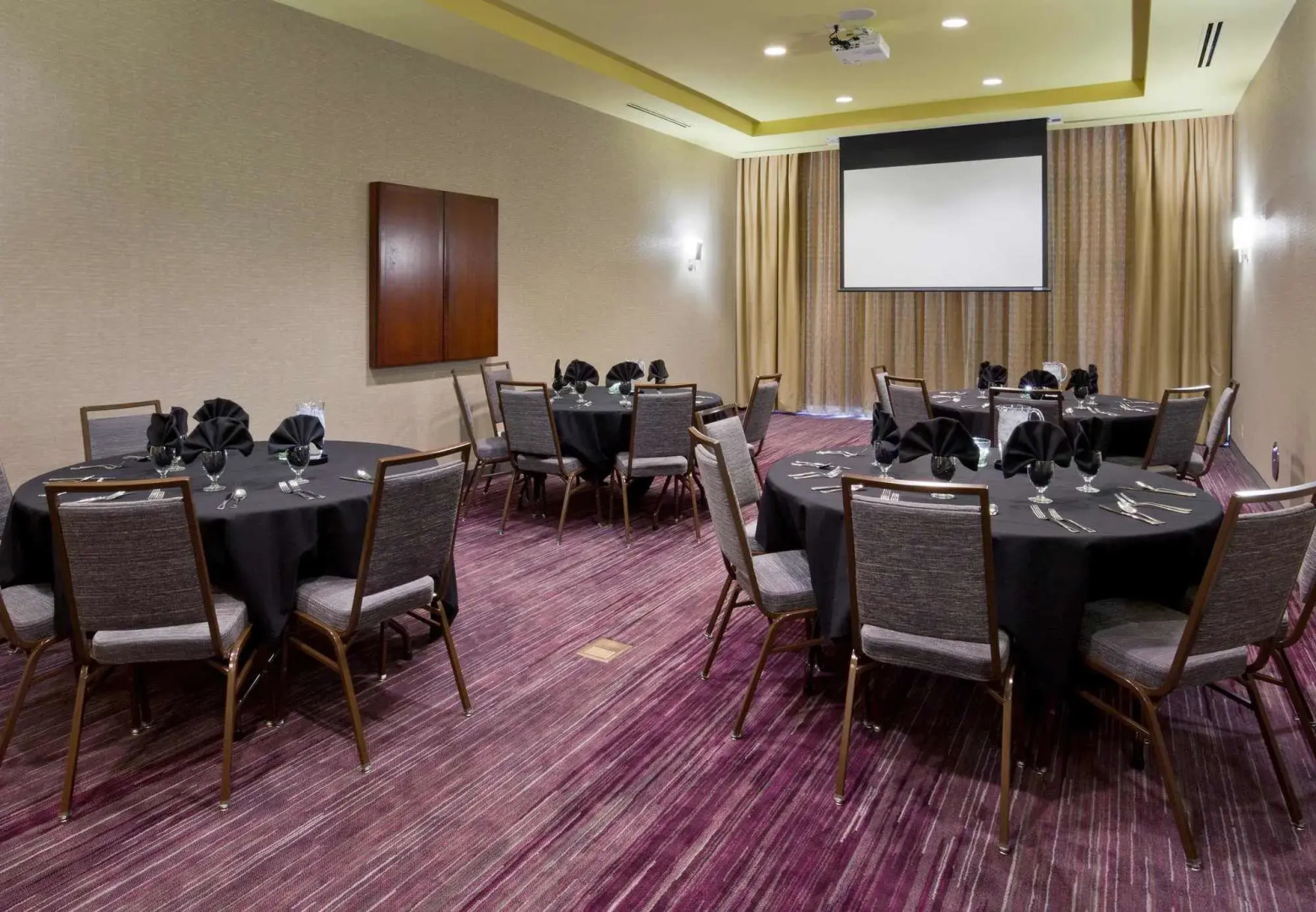 Courtyard by Marriott Minneapolis Maple Grove/Arbor Lakes