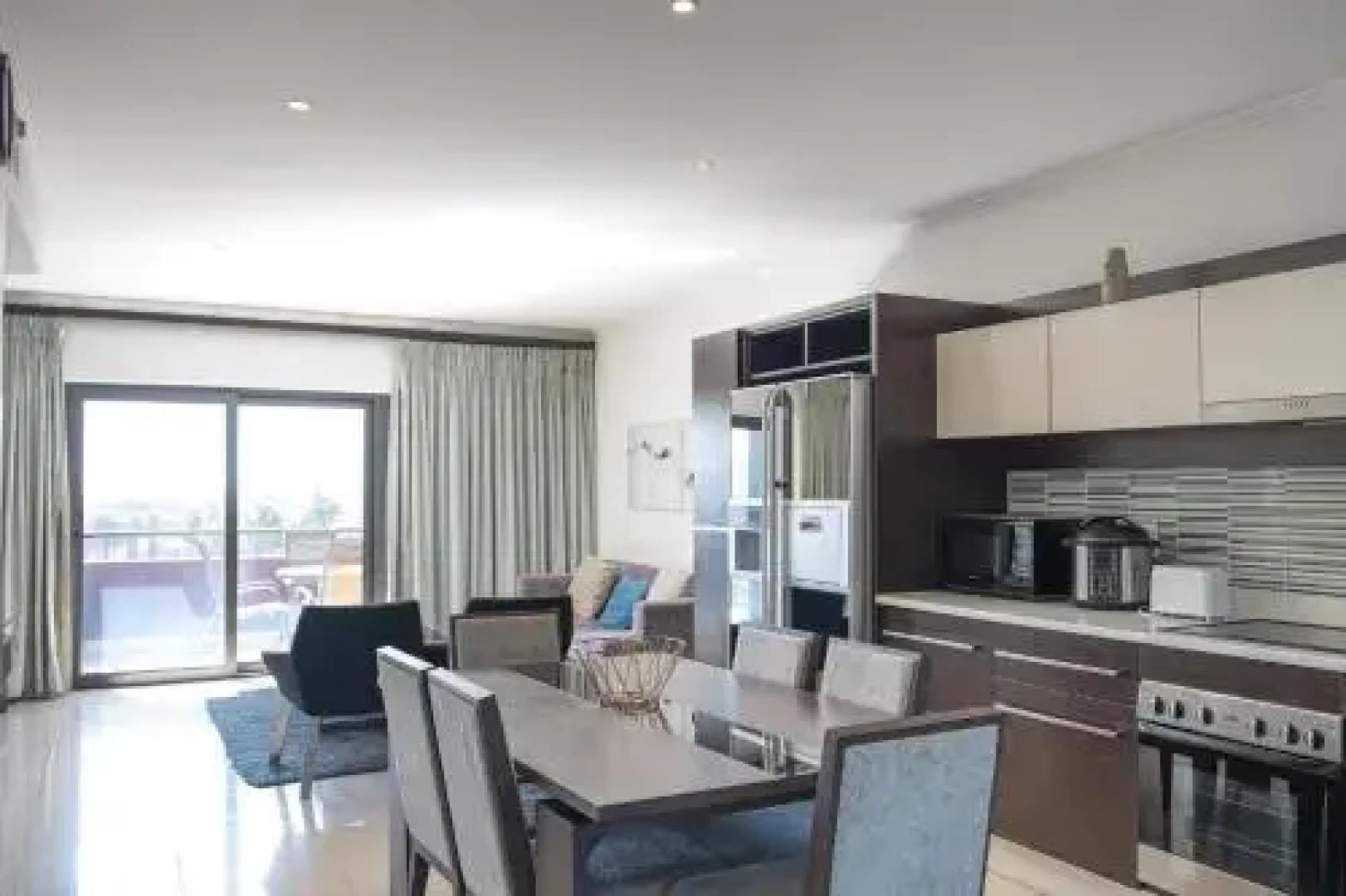 Room 122 @ The Nicol Hotel