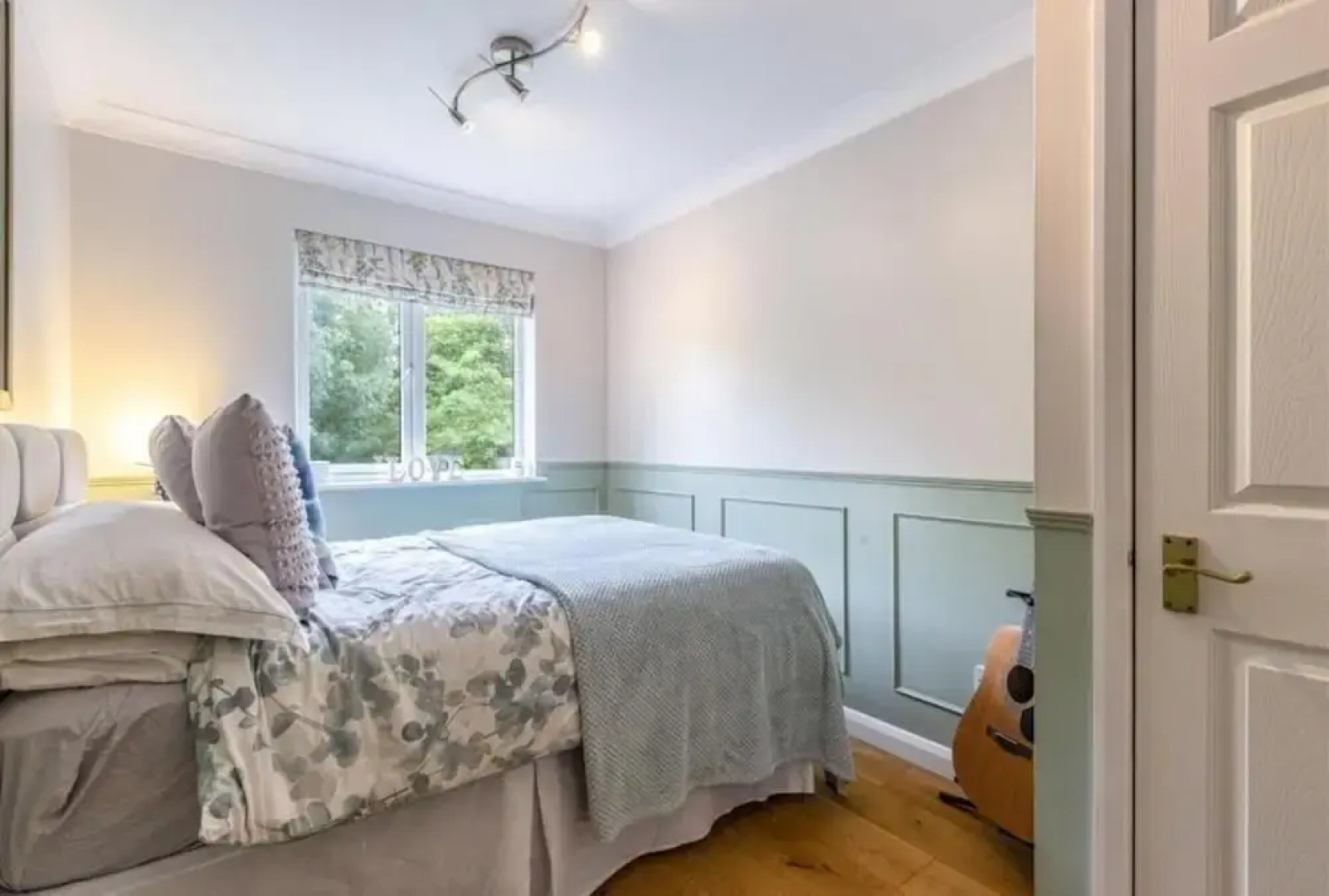 Homely 4 Bedroom House Addlestone