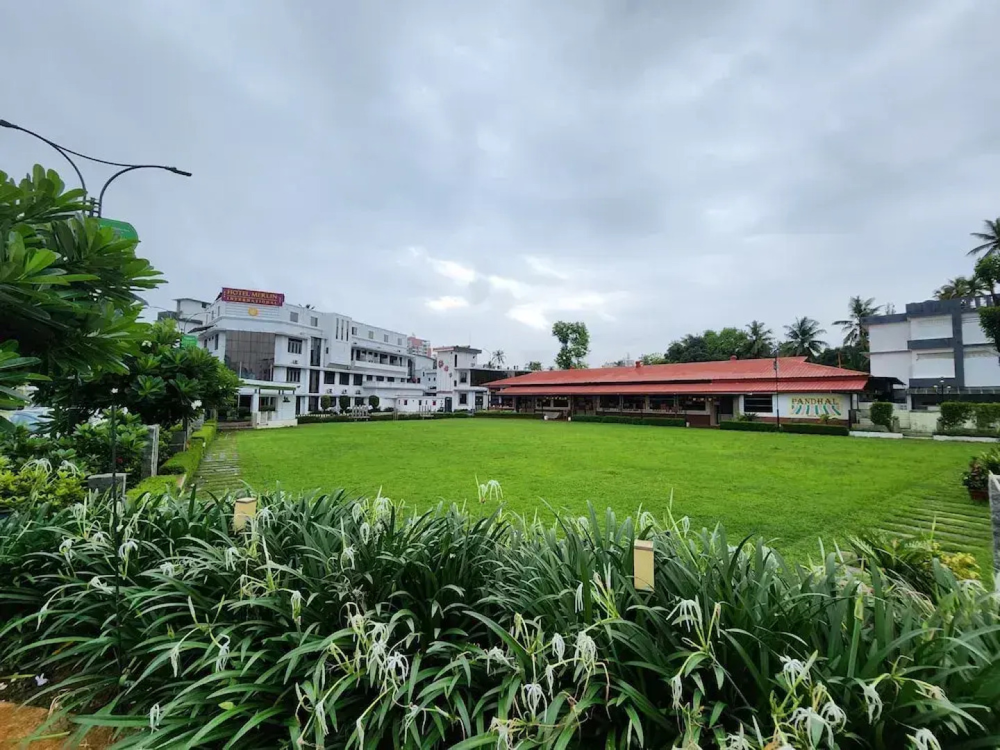 Hotel Merlin International