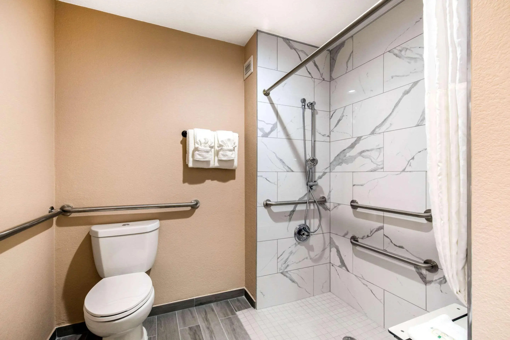 Quality Inn & Suites Plano East - Richardson