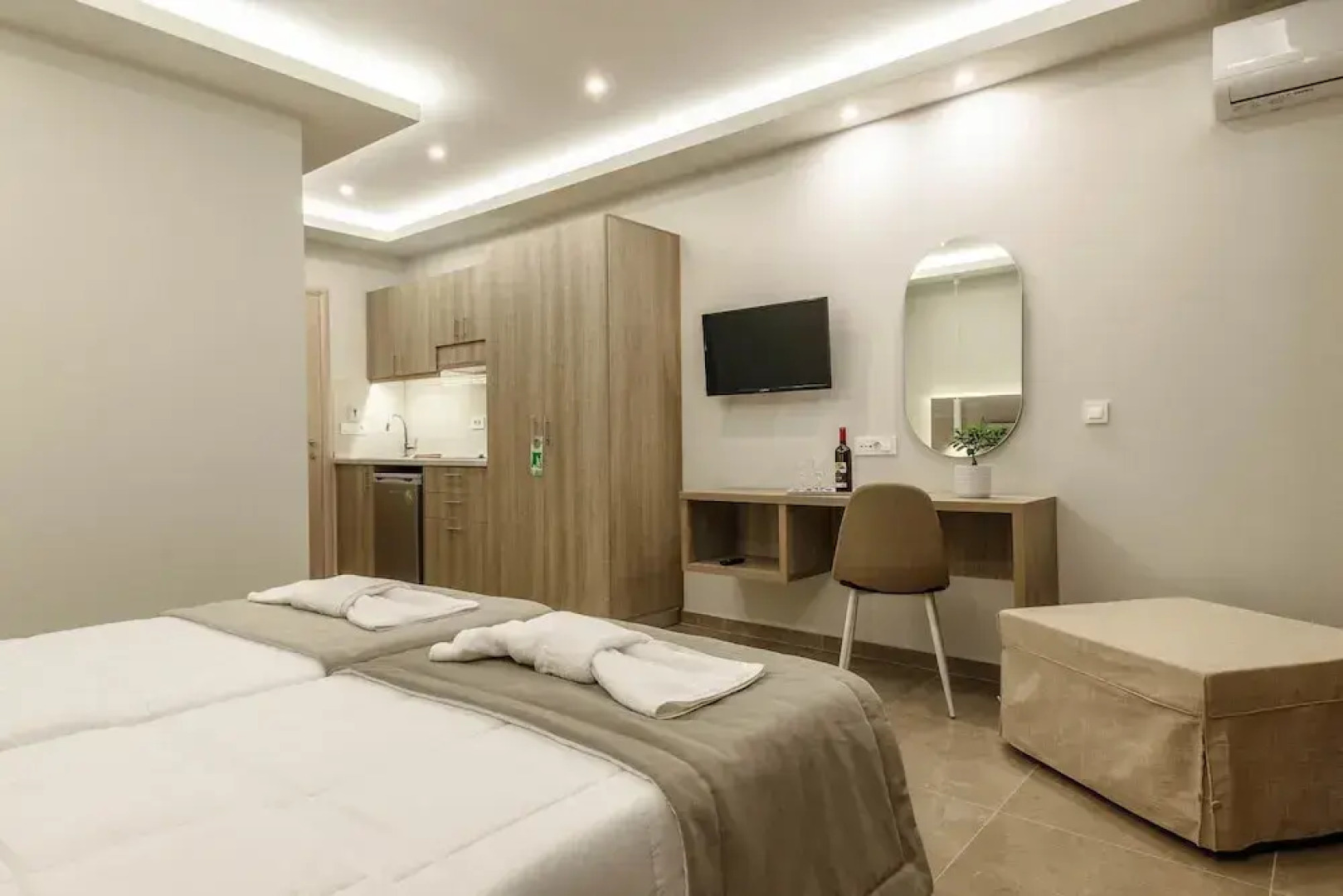 Remezzo Apartments & Studios