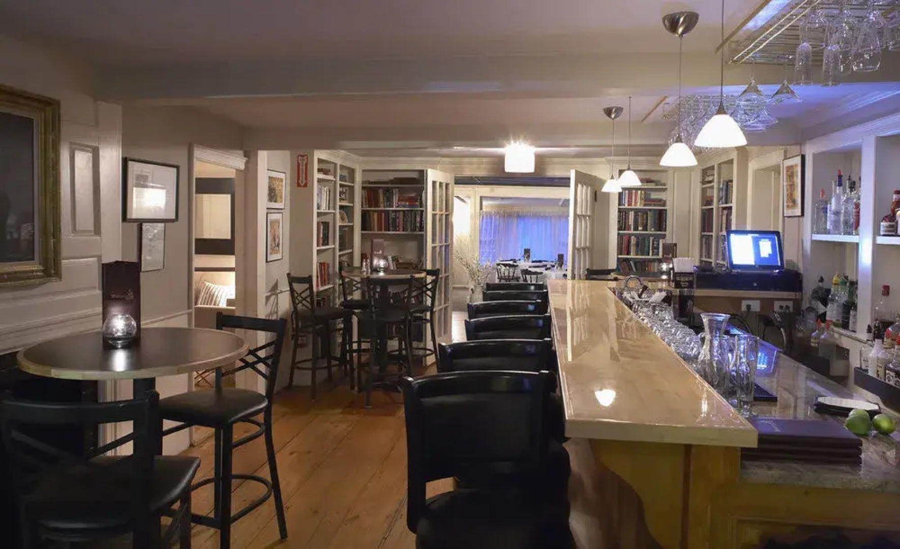 Mooncussers Tavern and Inn