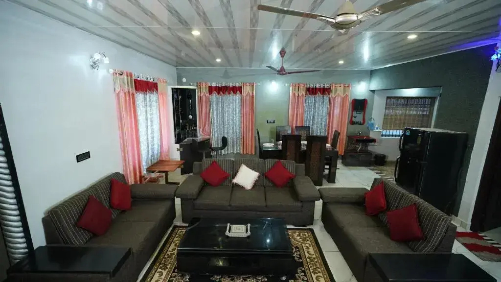 Srinikethana Home Stay with Swimming Pool