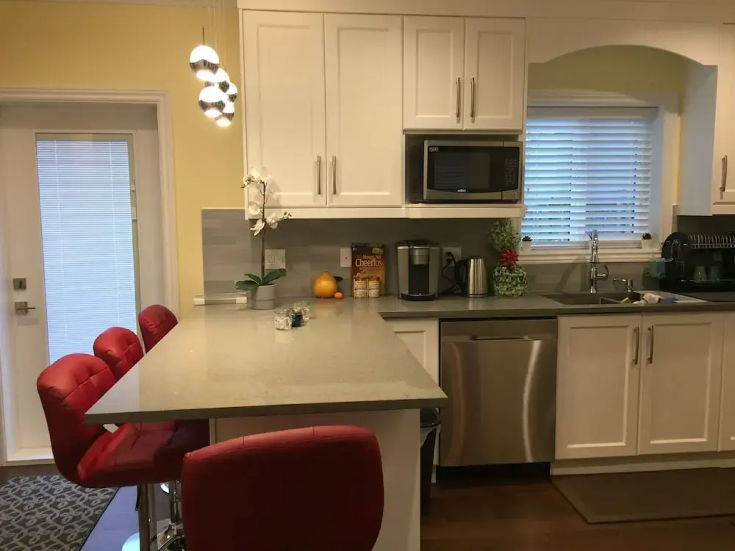 Arbutus Rose House by Elevate Rooms