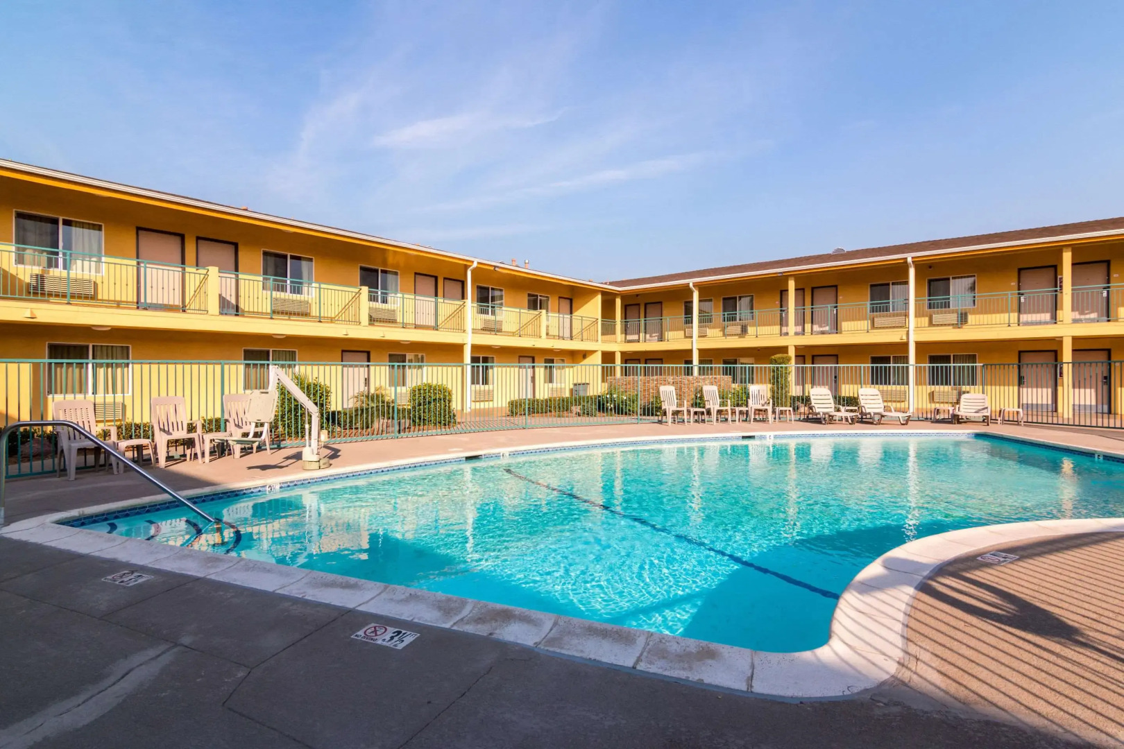 Quality Inn & Suites near Downtown Bakersfield