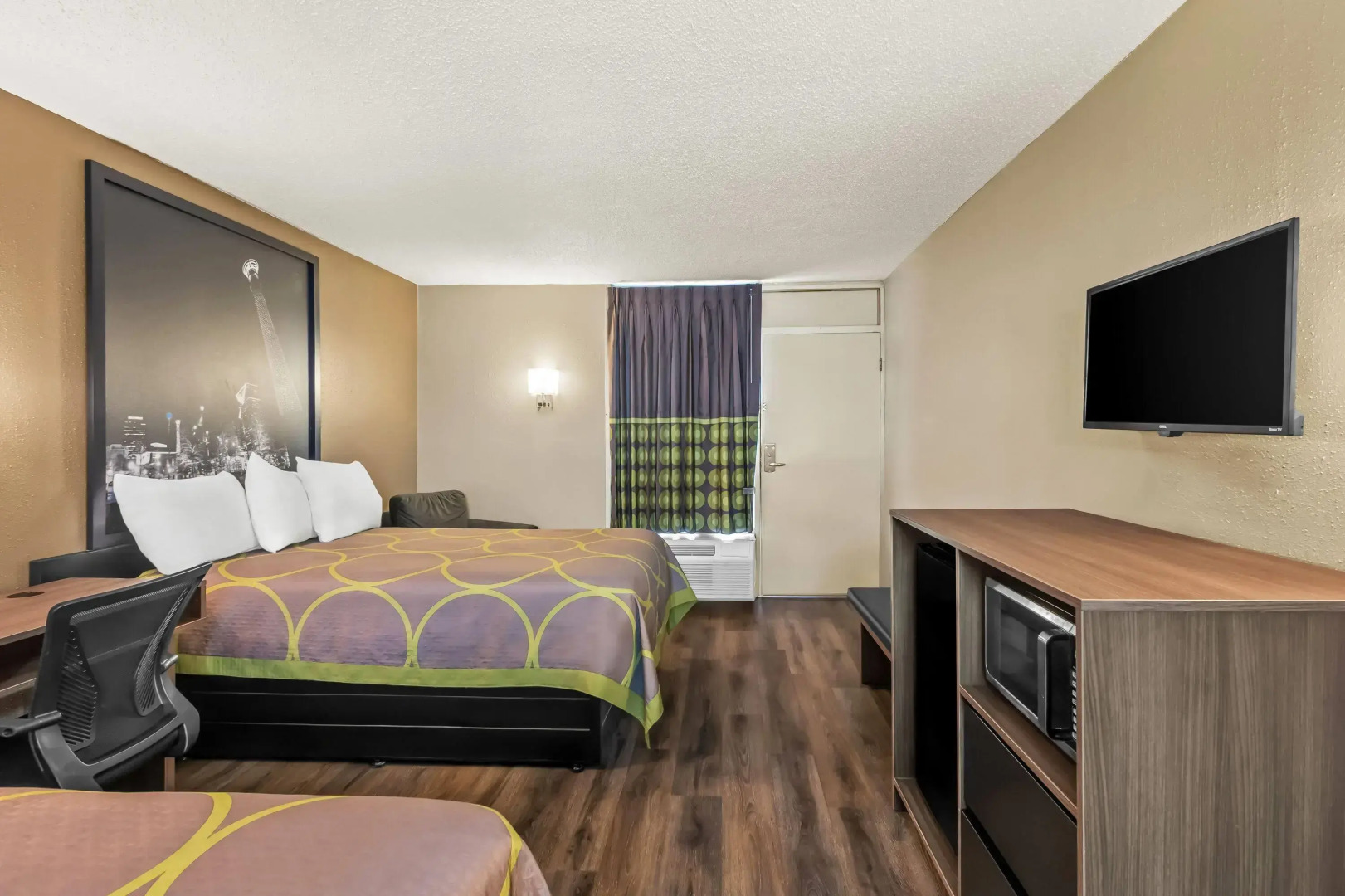 Super 8 by Wyndham Commerce