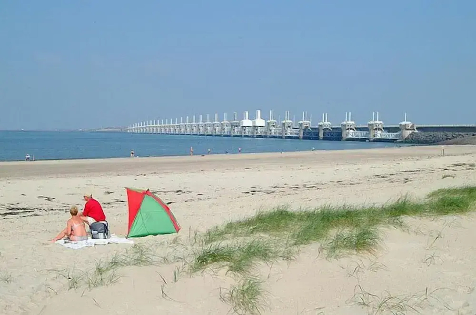 Green White Hotel Restaurant