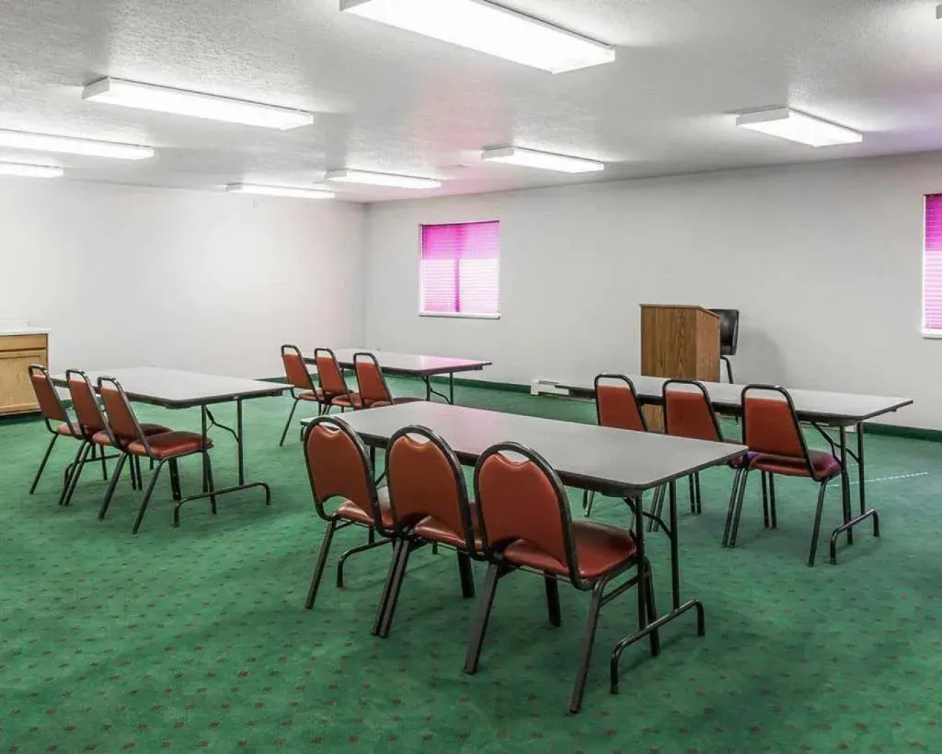 Antler Lodge - Gardiner MT