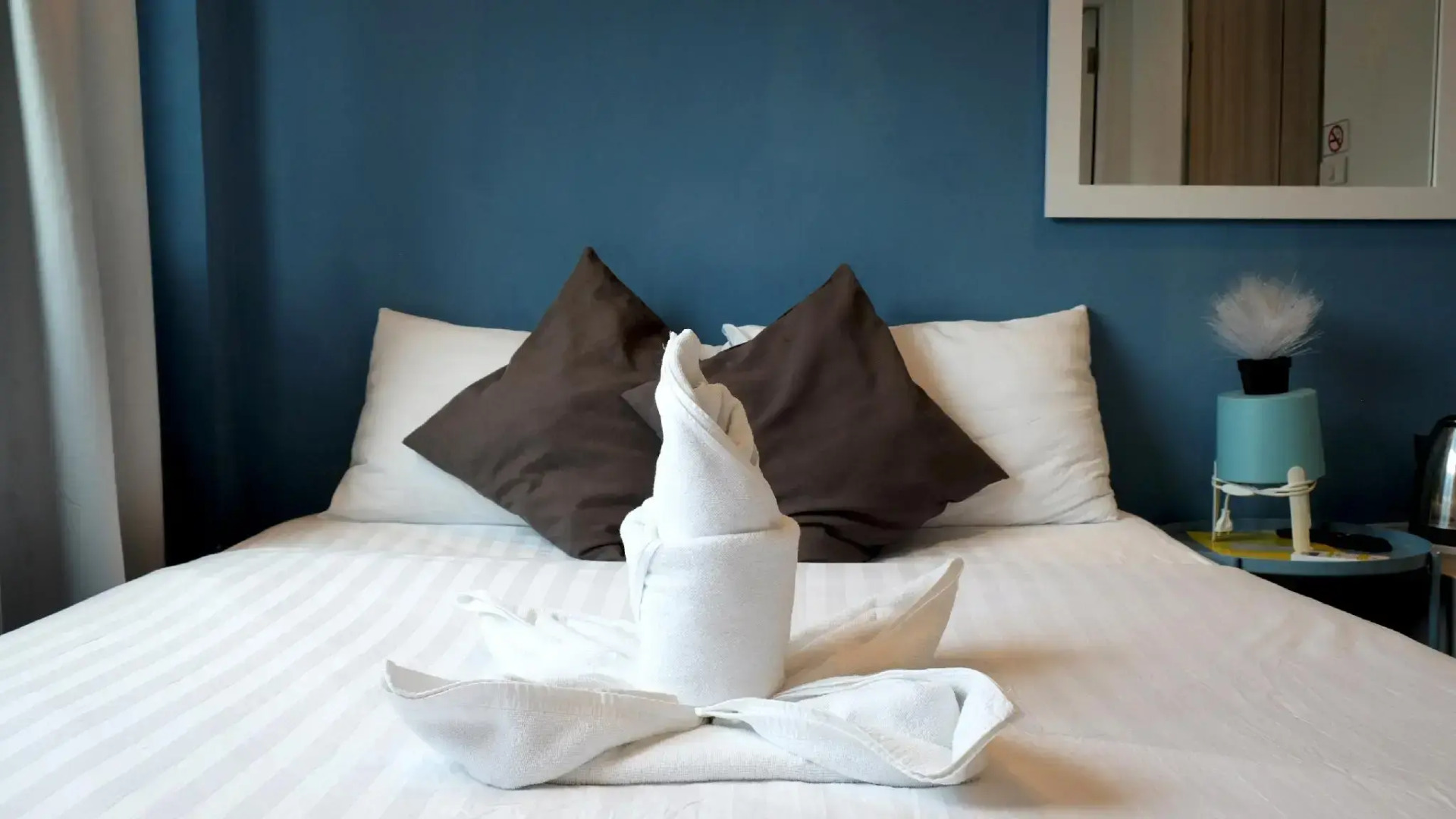 Sleep With Me Bangkok - BTS Phra Khanong