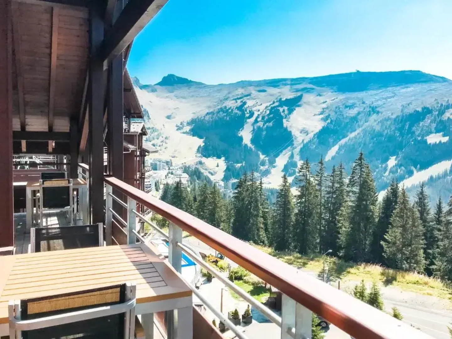 Private penthouse 2-bed Apartment, ski in and out in 5* Flaine Residence