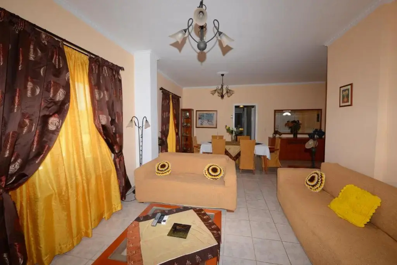 Roula's Studios & Apartment