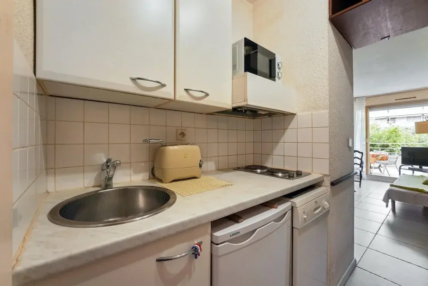 Studio in Saint-tropez, With Pool Access and Enclosed Garden - 800 m F