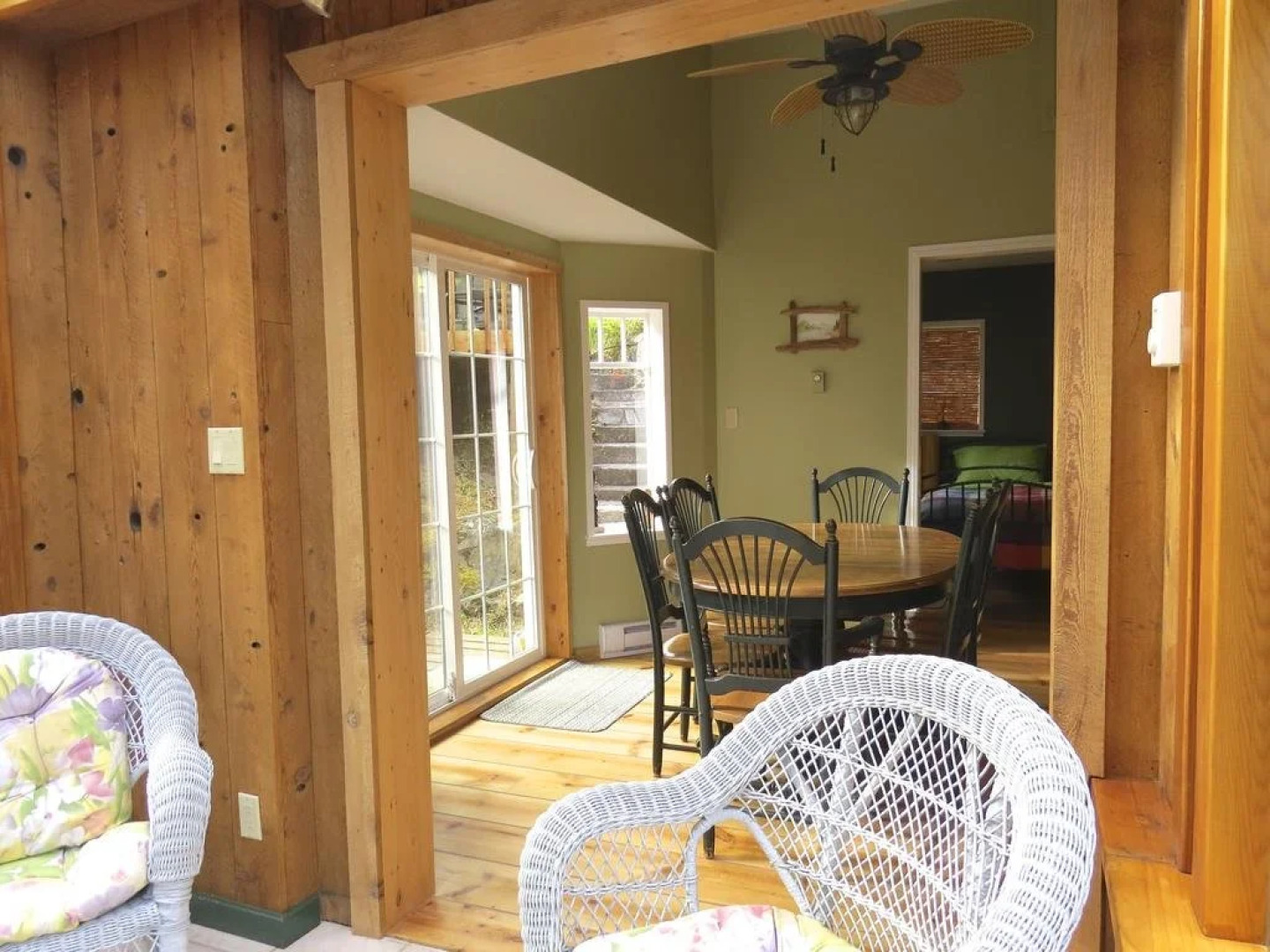 Handsome Dan's at Otter Point