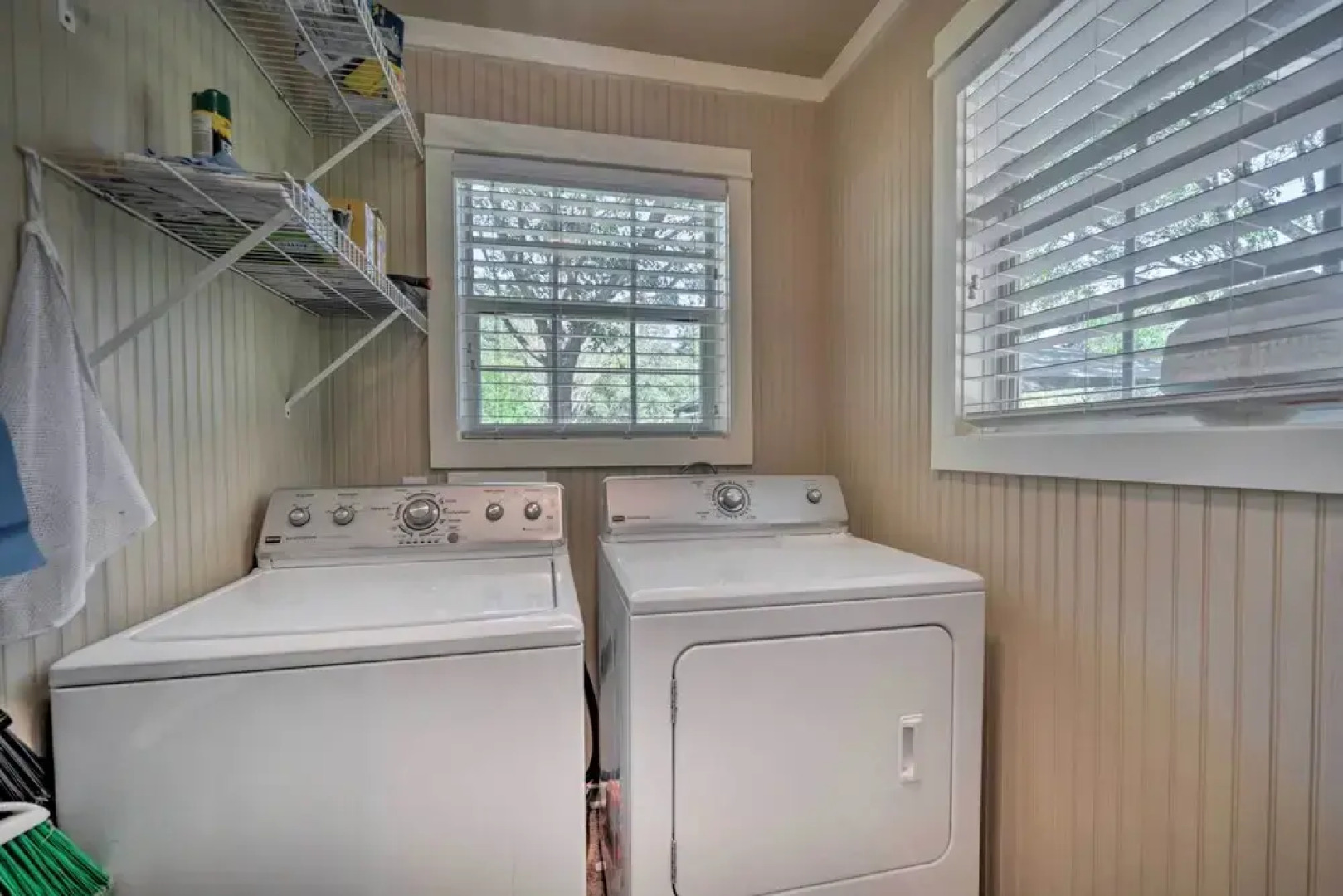 'the Petite Lake House' in Seguin w/ Patio!