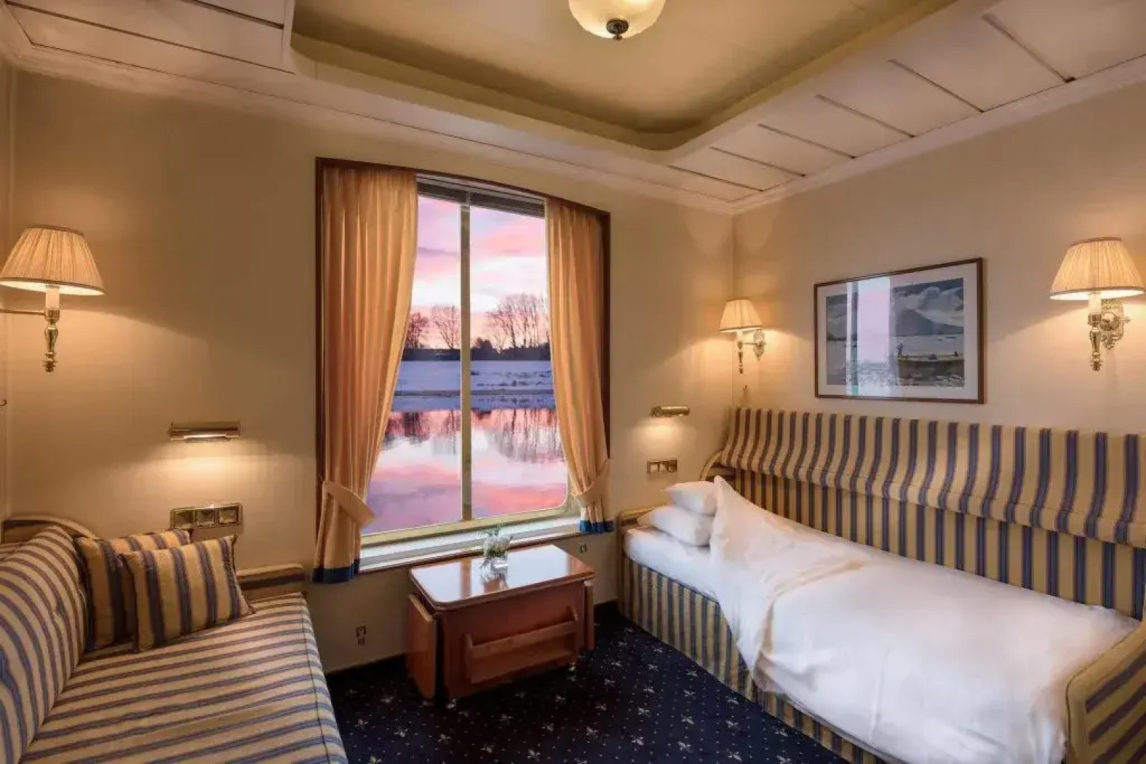 Hotelships Holland - MS Cezanne - Düsseldorf