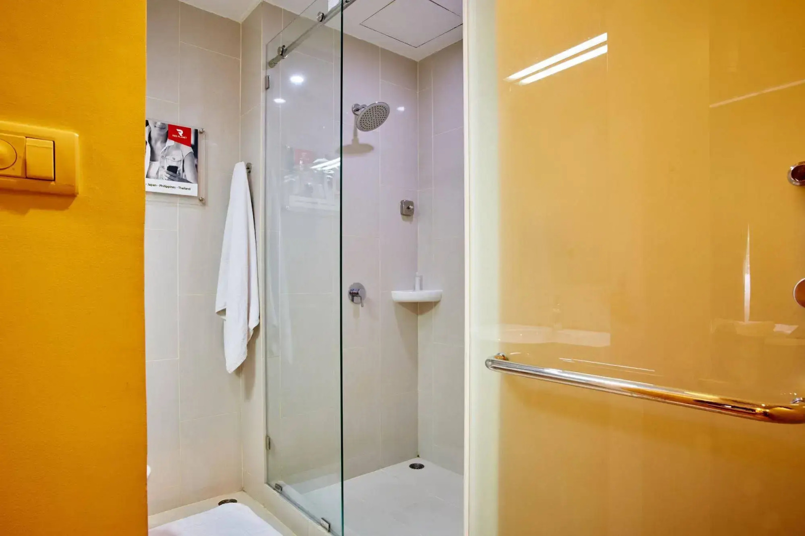 Easy Planet Phuket, Patong