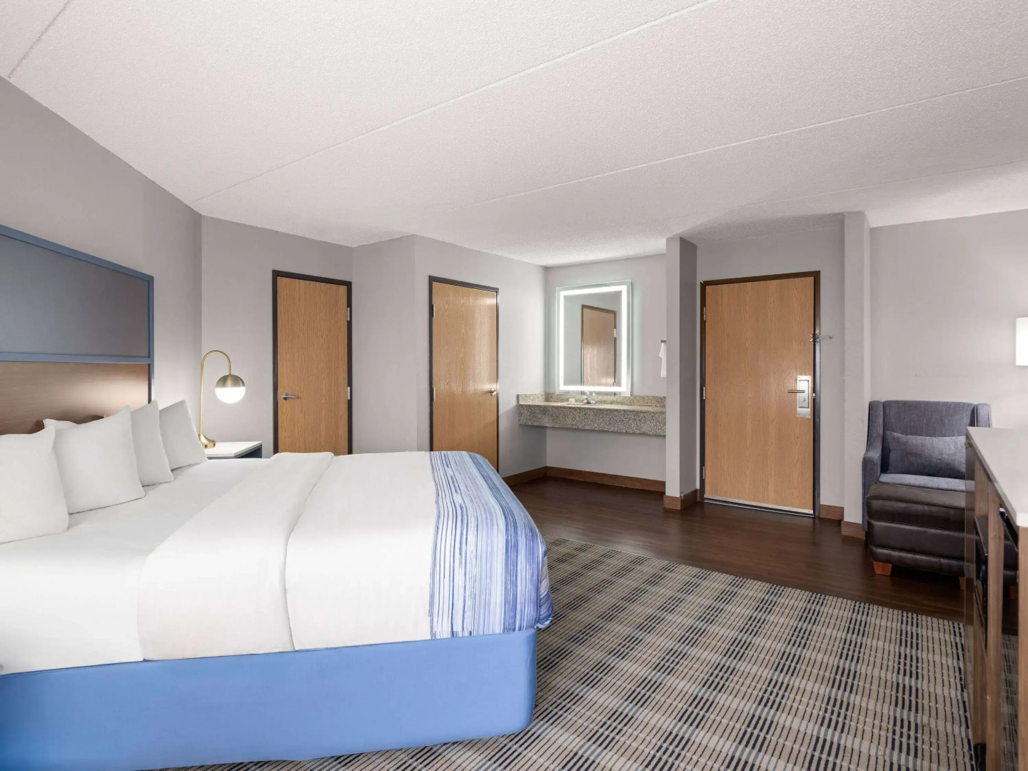 AmericInn by Wyndham Shakopee Near Canterbury Park