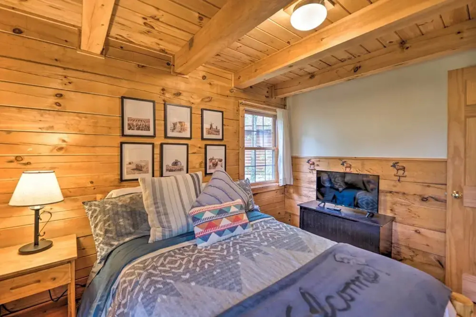 Cozy Retreat w/ Porch & Double JJ Resort Access!