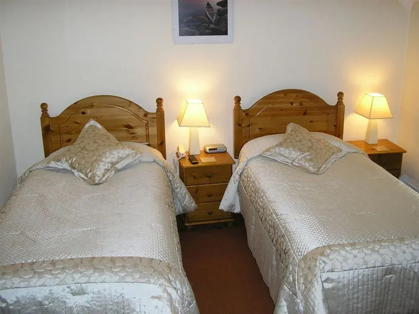 The Robertson Arms Hotel