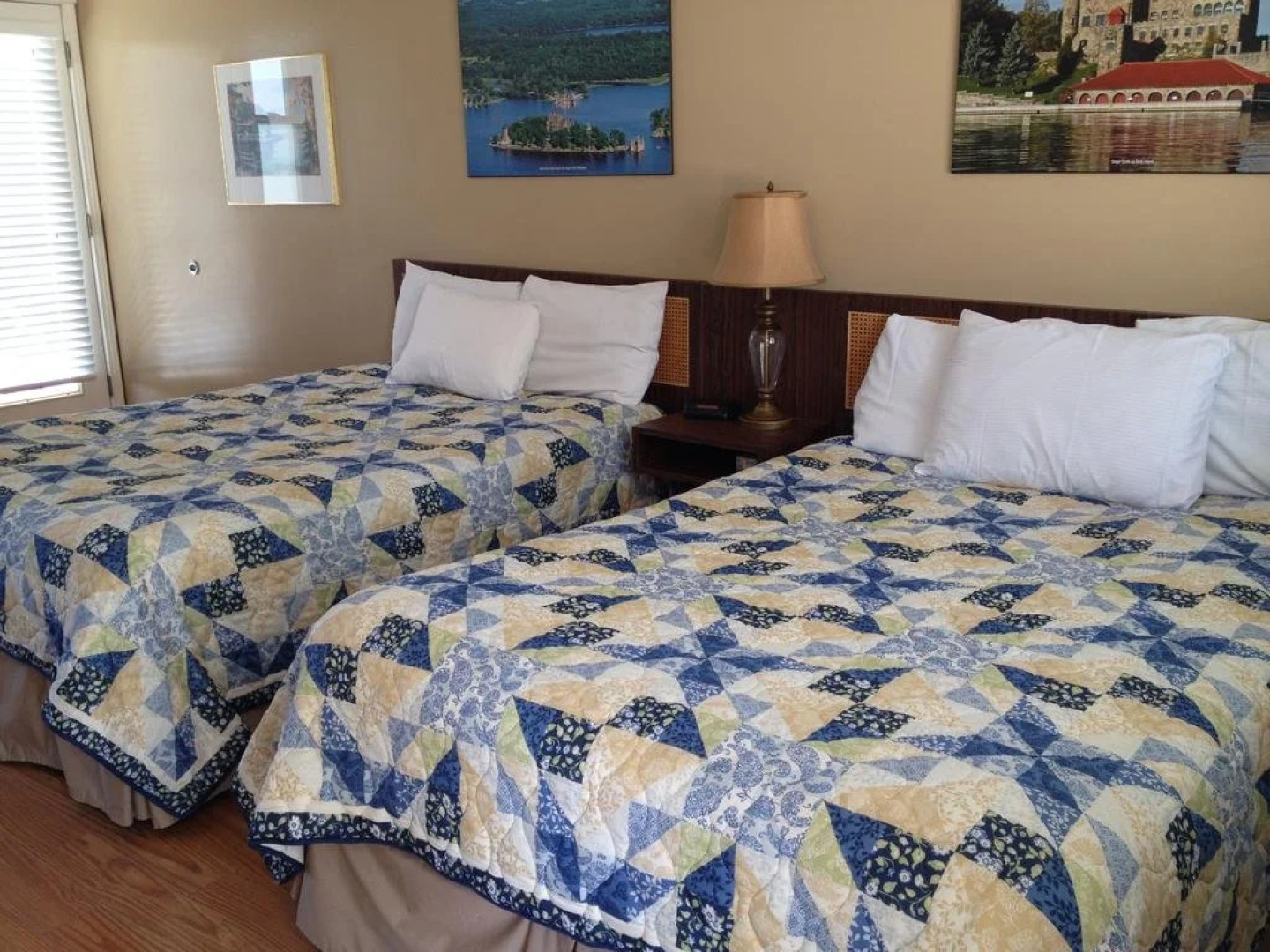 Boathouse Country Inn