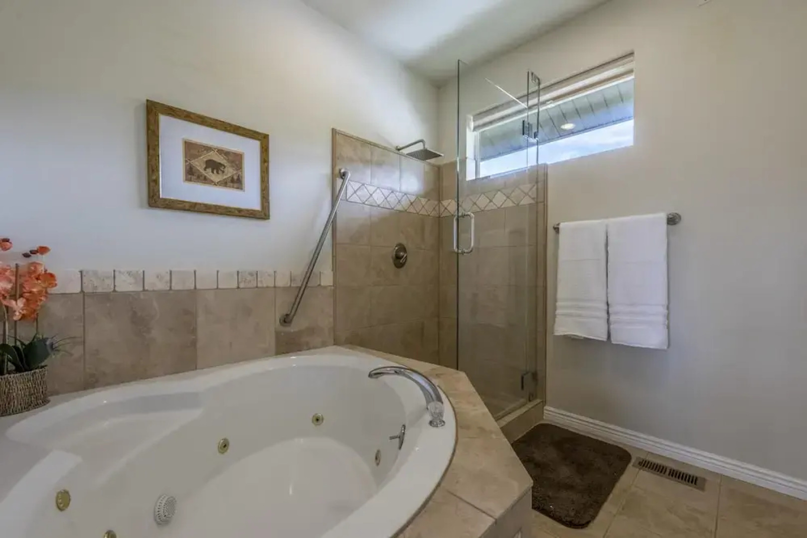 Family FUN Cabin! Sleeps 36, Mountainside w/ Beach Access, and Kid Paradise Yard