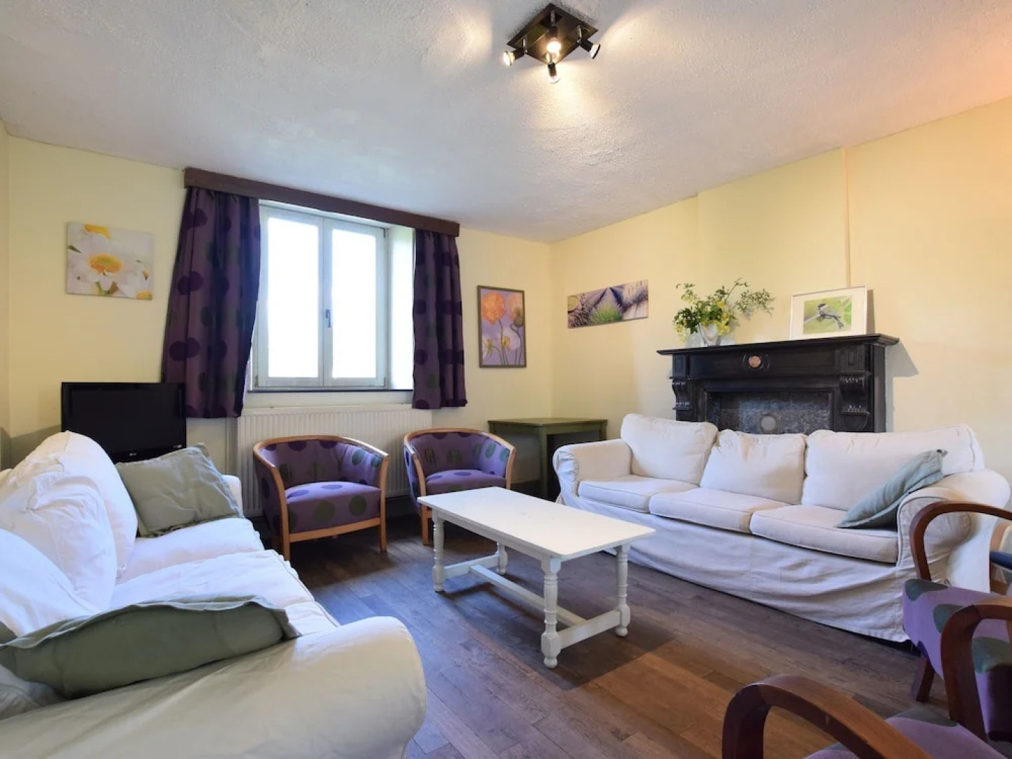 Two Homes in one Location, Ideal for Larger Groups who Want a lot of Space