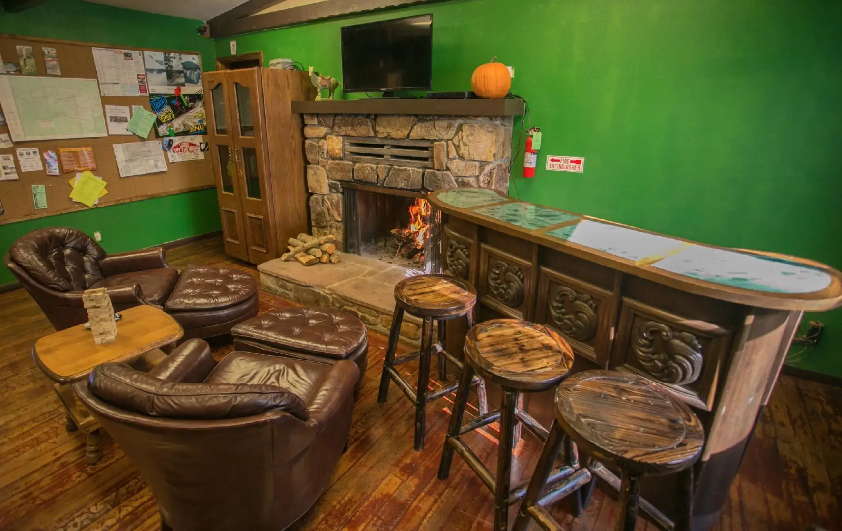 ITH Big Bear Lake Mountain Hostel & Lodge