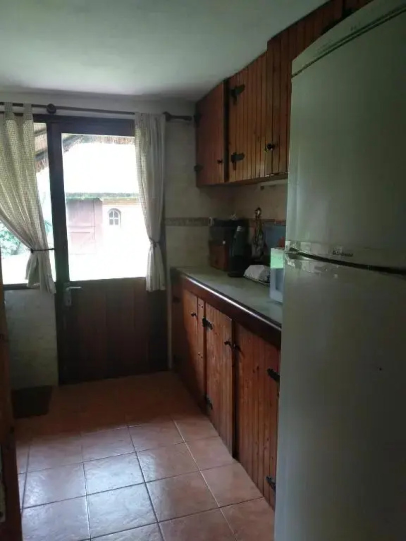 Amplia casa con piscina en Pinares