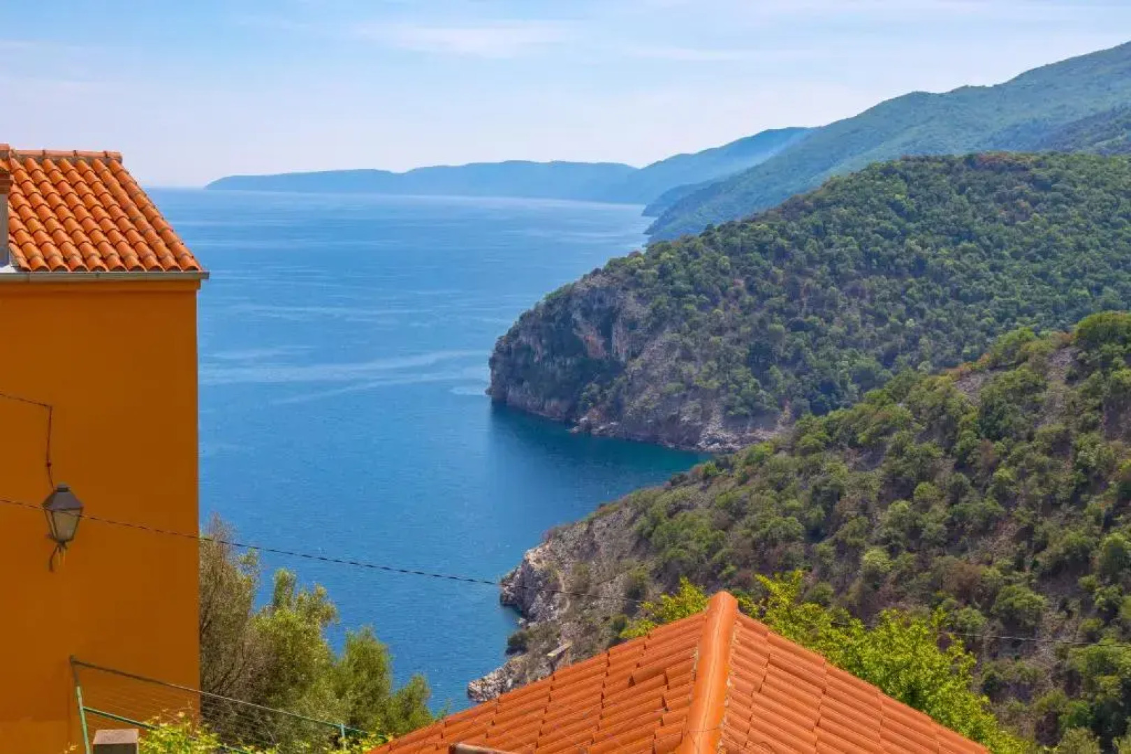 House Bajota with terrace and sea view