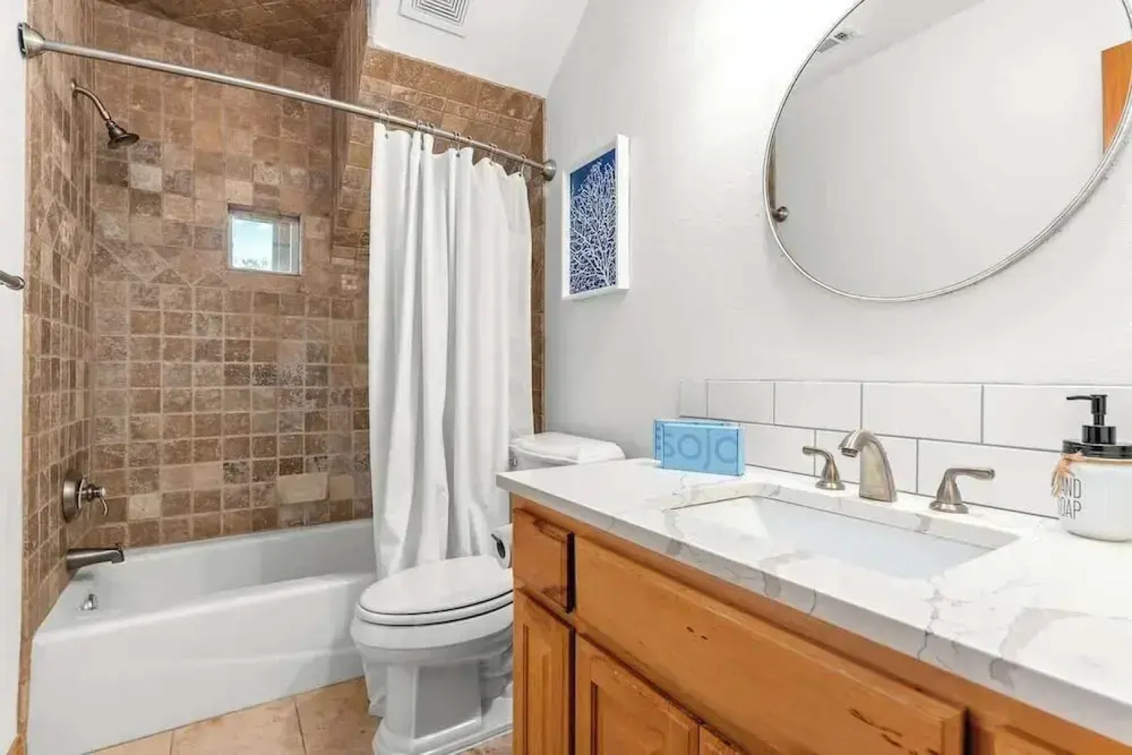 Luxurious Lake Park House: Sleeps 25, Pool, Hot-tub, Firepit and Game Room!