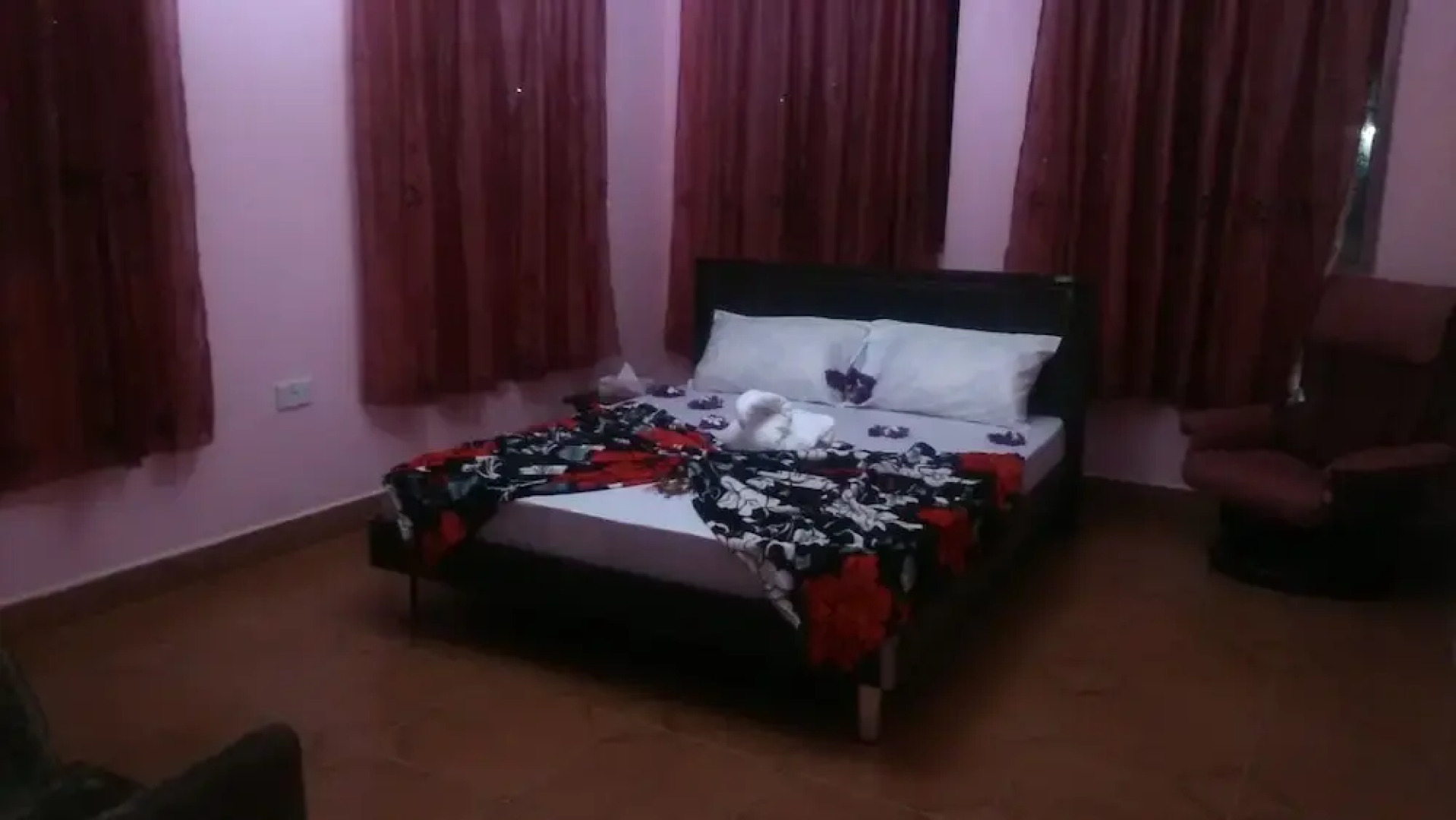 Uroa White House Inn