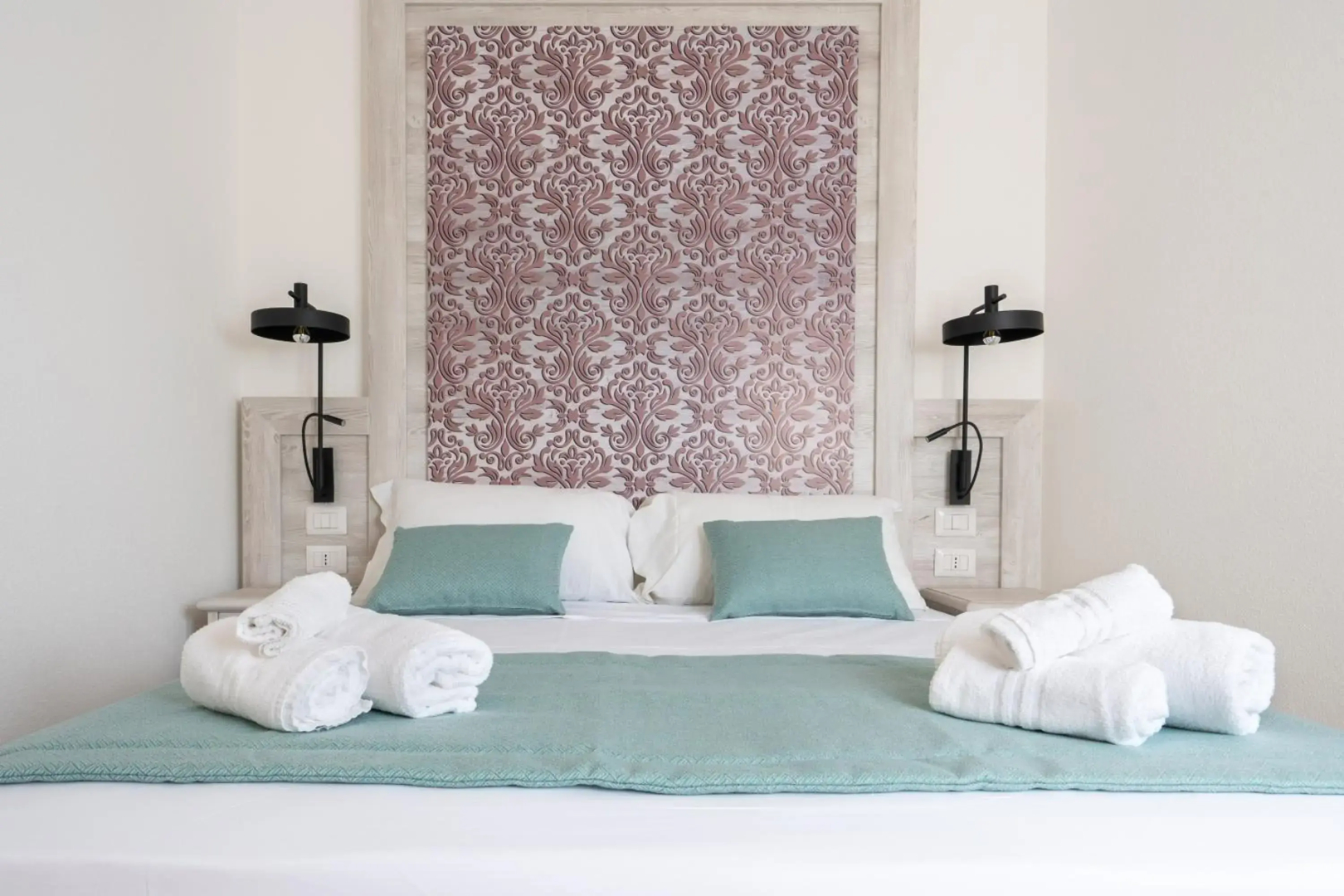 Отель Red Sun Village