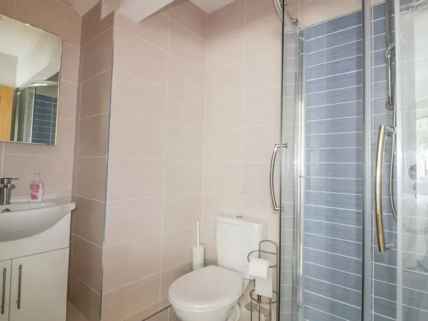 Apartment 1, Trearren