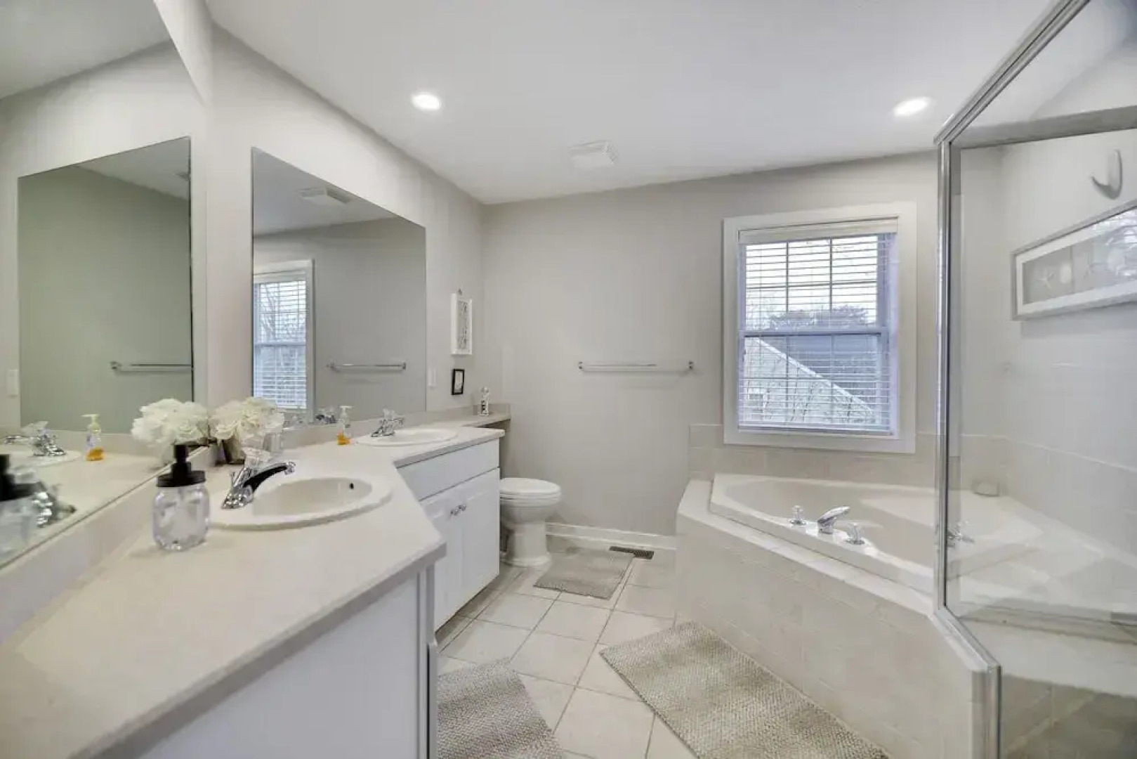 The Nest at Pinecrest by Avantstay Hot Tub Spacious Deck Game Room Fire Pit